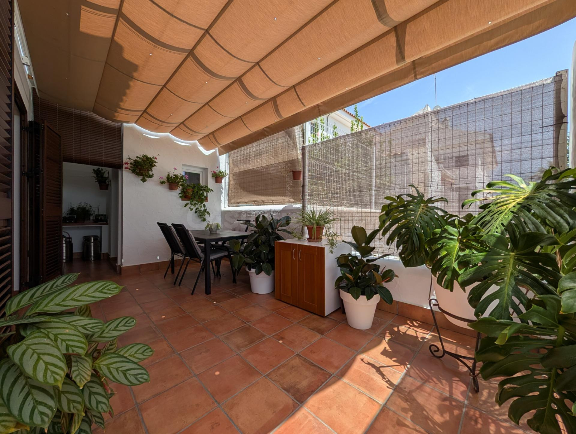 Amplia vivienda de esquina con acceso a piscina en Villablan - foto 4