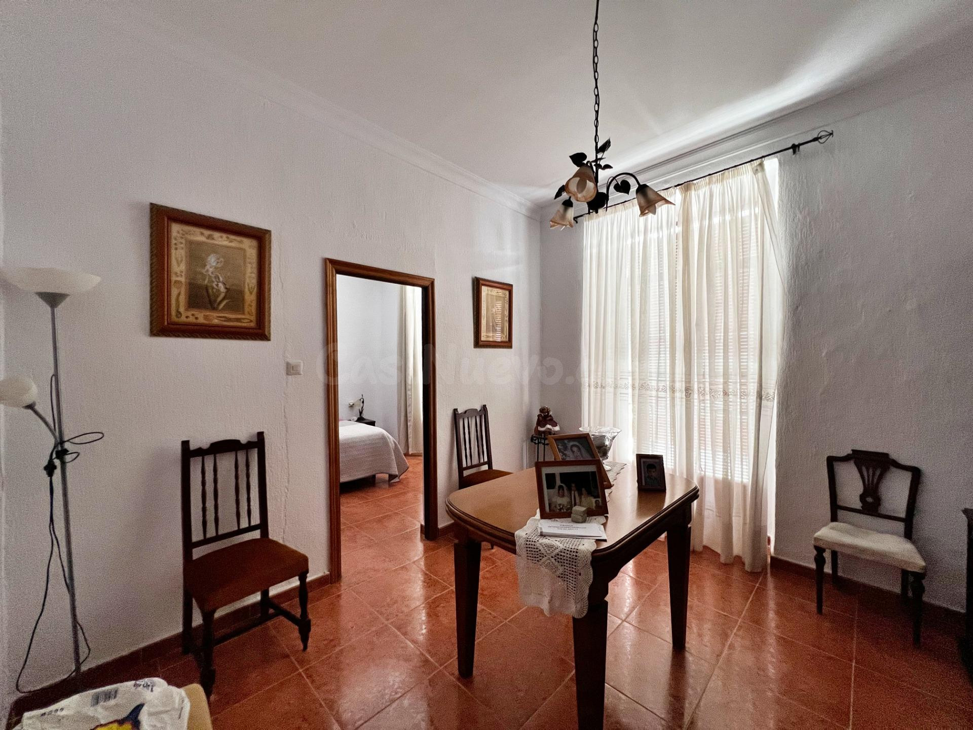 CASA DE 4 DORMITORIOS EN 1º PLANTA EN EL CENTRO DE LA CIUDAD - foto 3