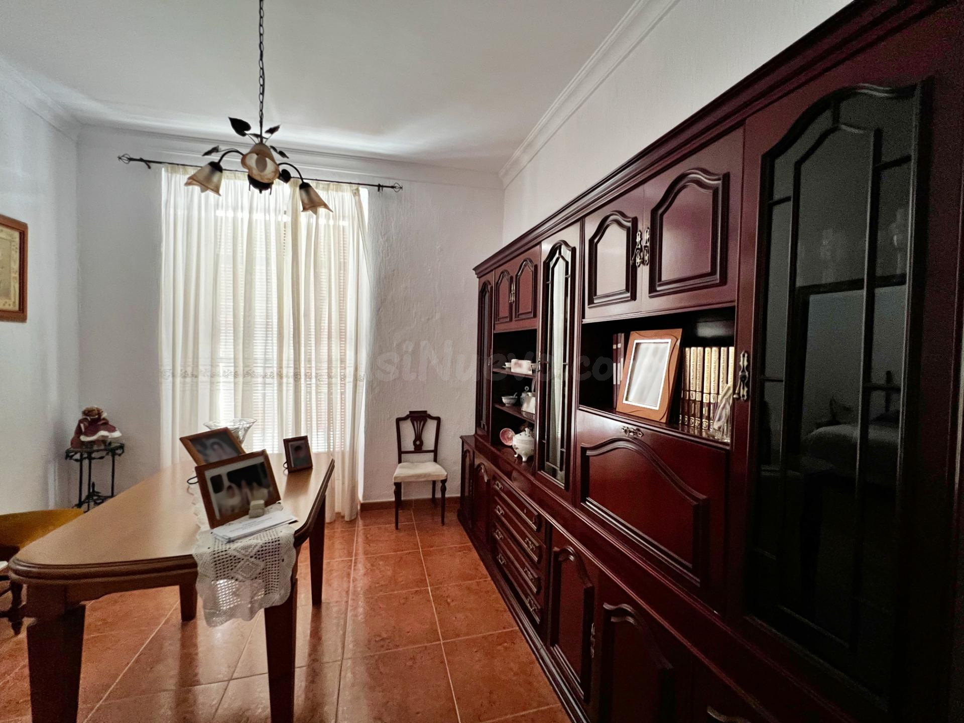 CASA DE 4 DORMITORIOS EN 1º PLANTA EN EL CENTRO DE LA CIUDAD - foto 4