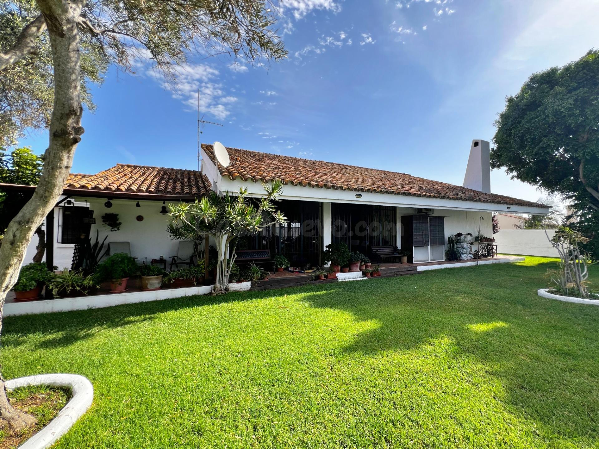 CHALET INDEPENDIENTE DE 4 DORMITORIOS EN VILLA ANTONIA
