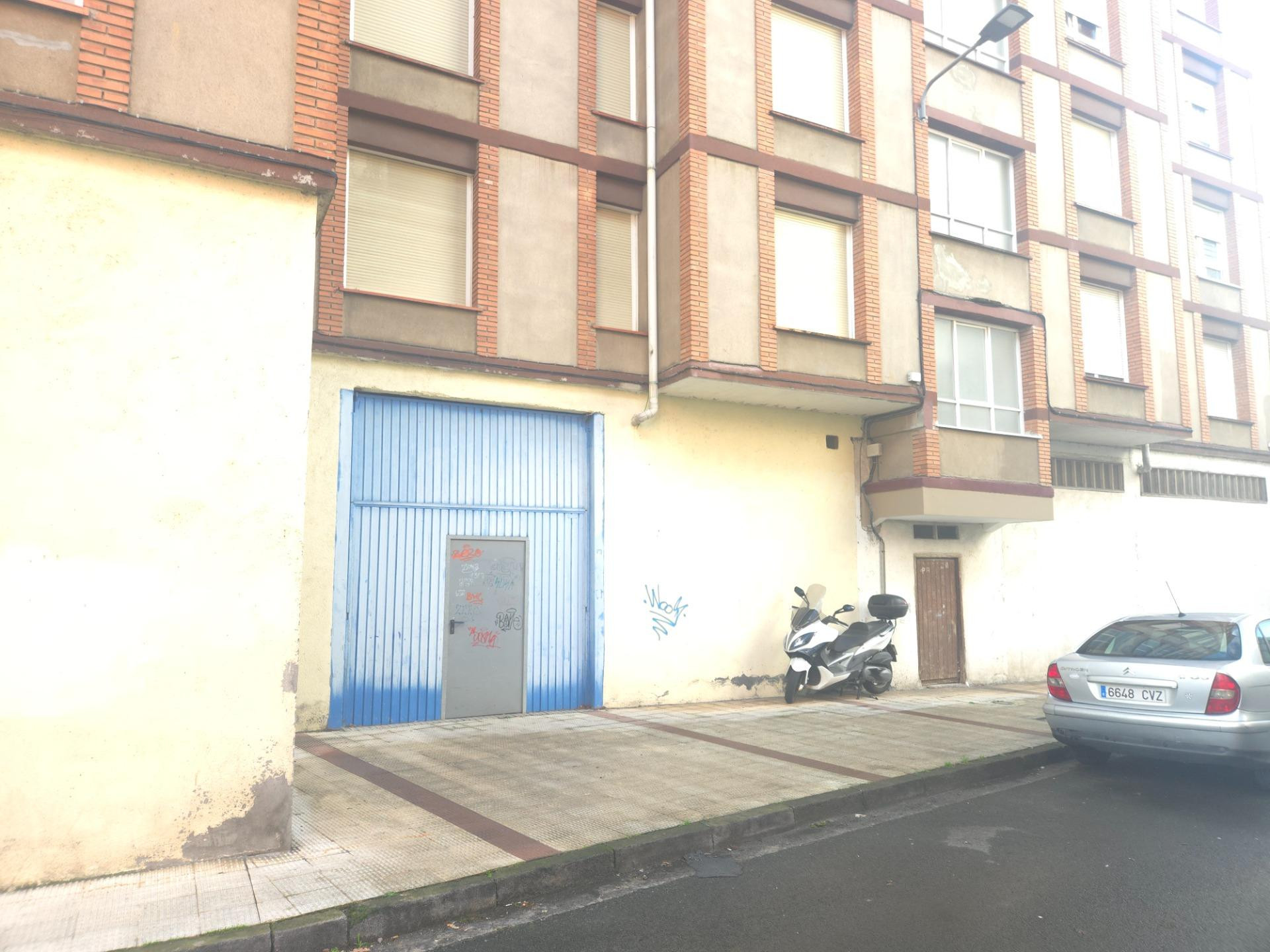 Se venden dos locales unidos, 225 metros con posibilidad de  - foto 2