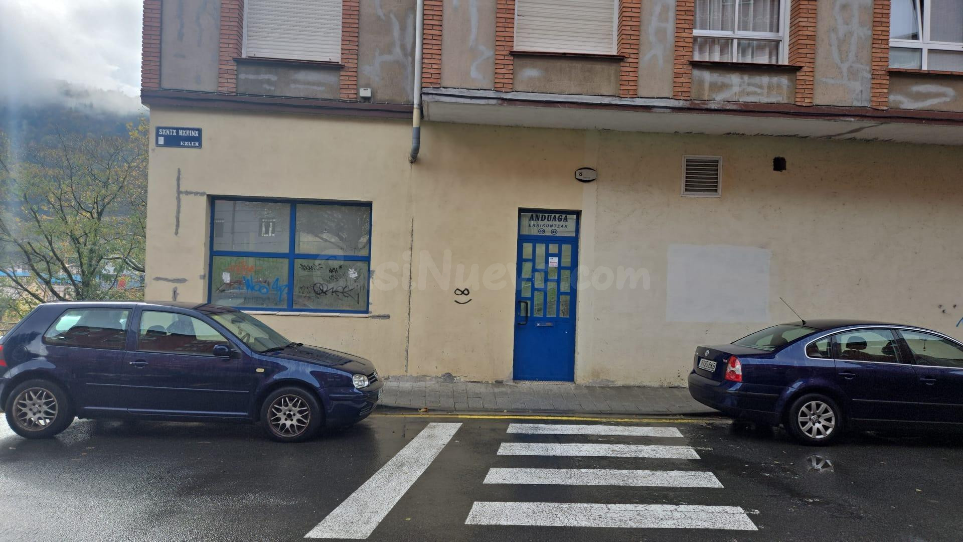 Se venden dos locales unidos, 225 metros con posibilidad de  - foto 5