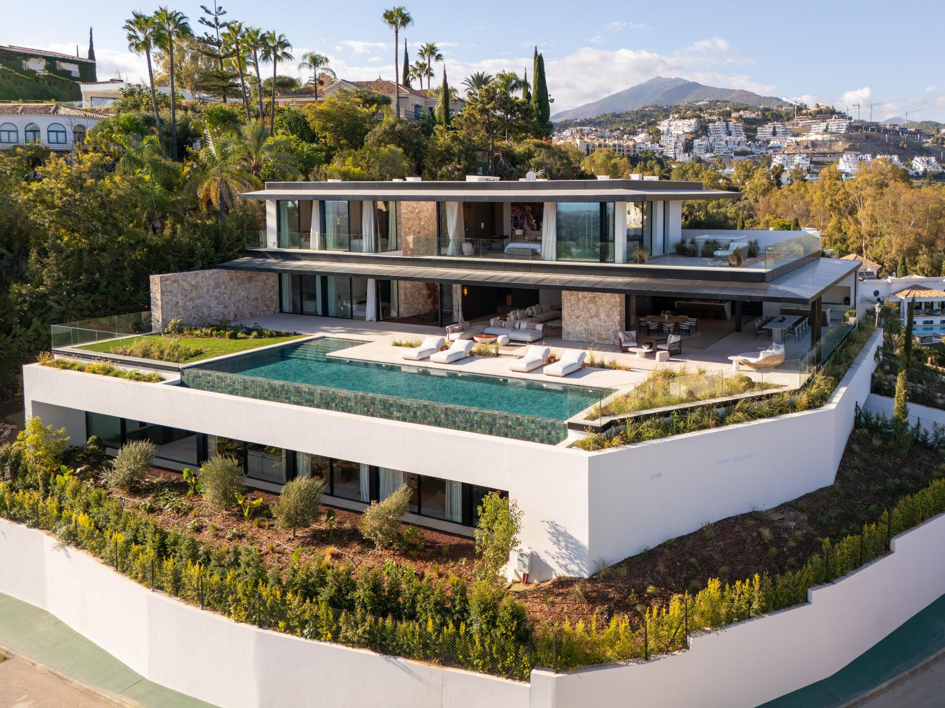 Exclusiva Villa en la cima de Herrojo Alto con Vistas Panorámicas