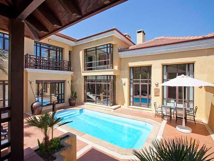 Bungalow en la exclusiva urbanización Bahía de Banús, Marbella