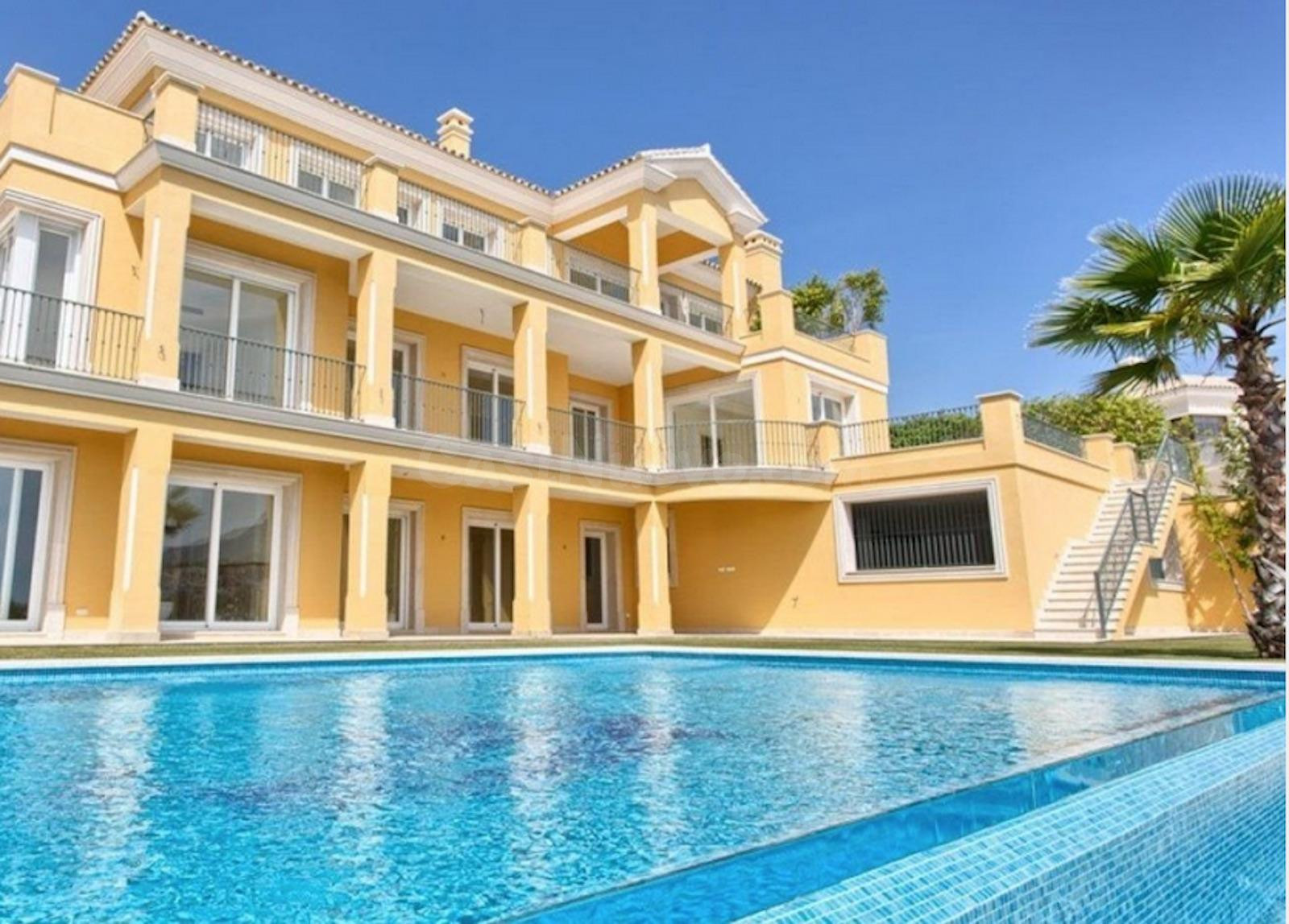 Villa de Lujo en Los Arqueros Golf, Benahavis