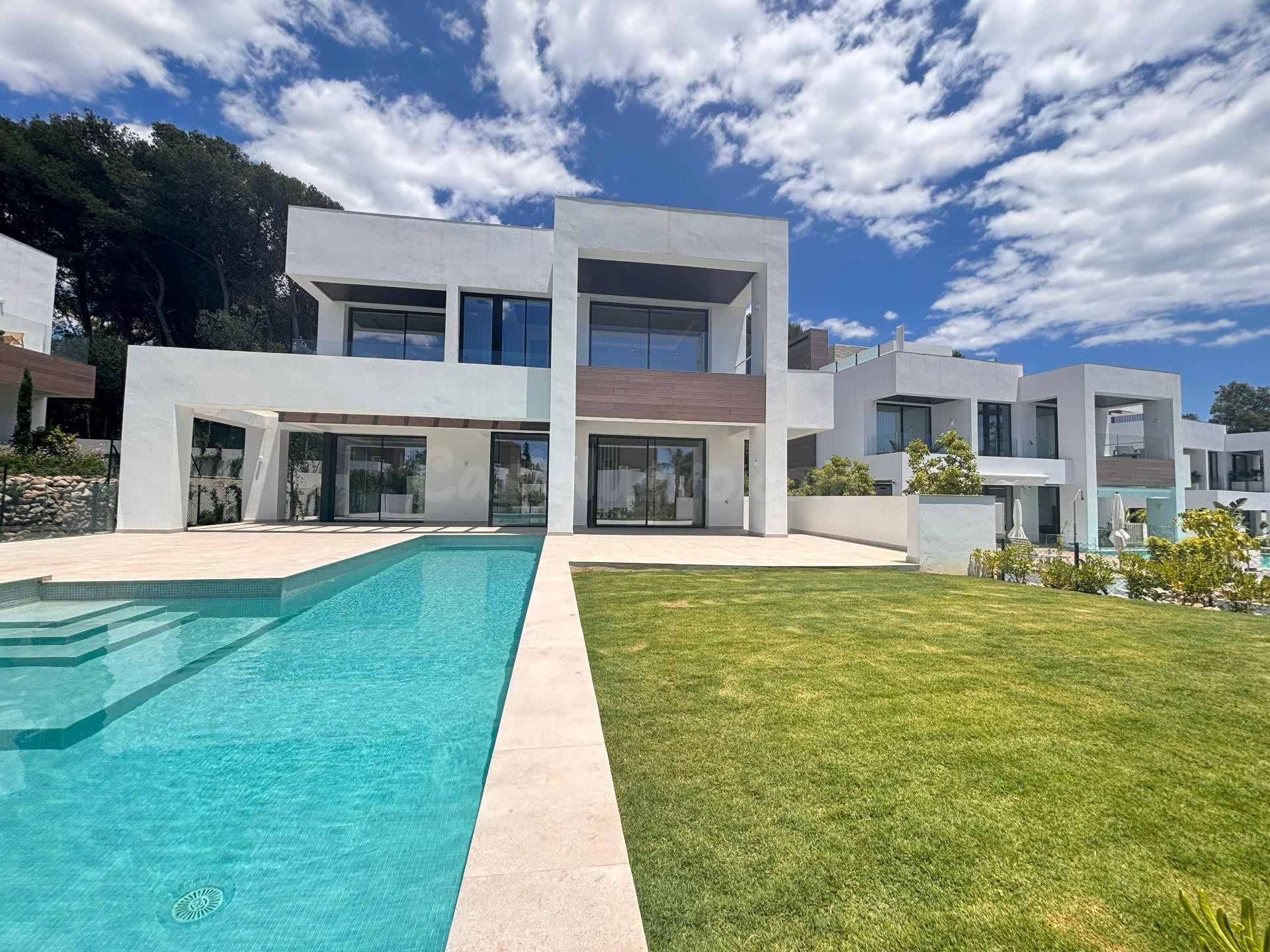 Villa de lujo en comunidad cerrada La Fuente, en Milla de Or