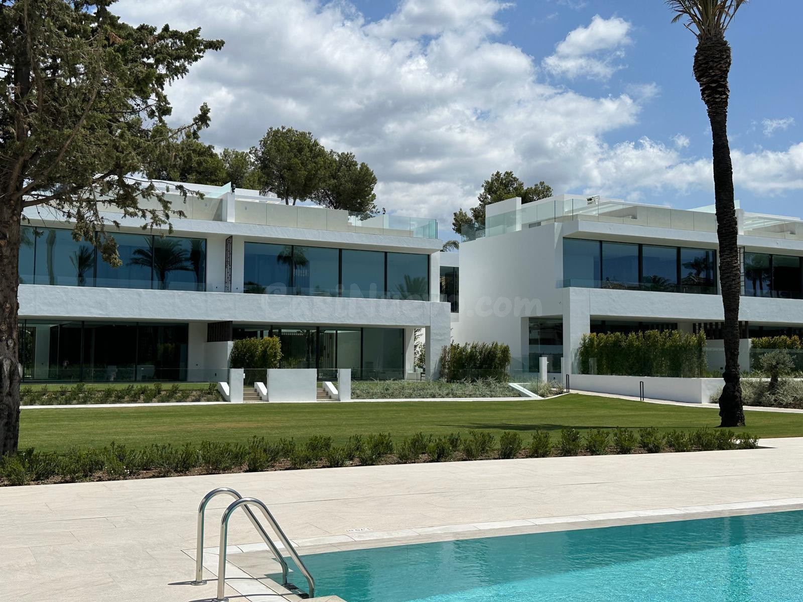 Villa moderna a estrenar situada cerca de la playa, en Atalaya Rio Verde Marbella