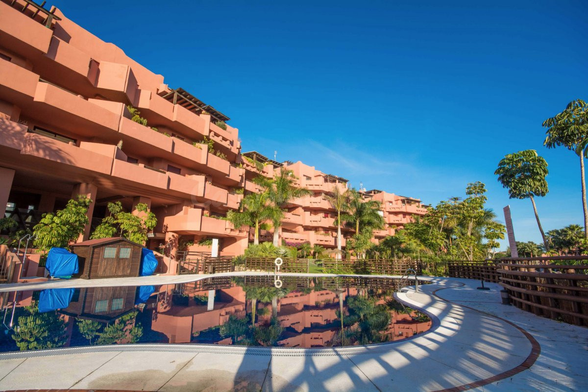 Apartamento de lujo en 100 m del mar en Las Nayades, Estepon
