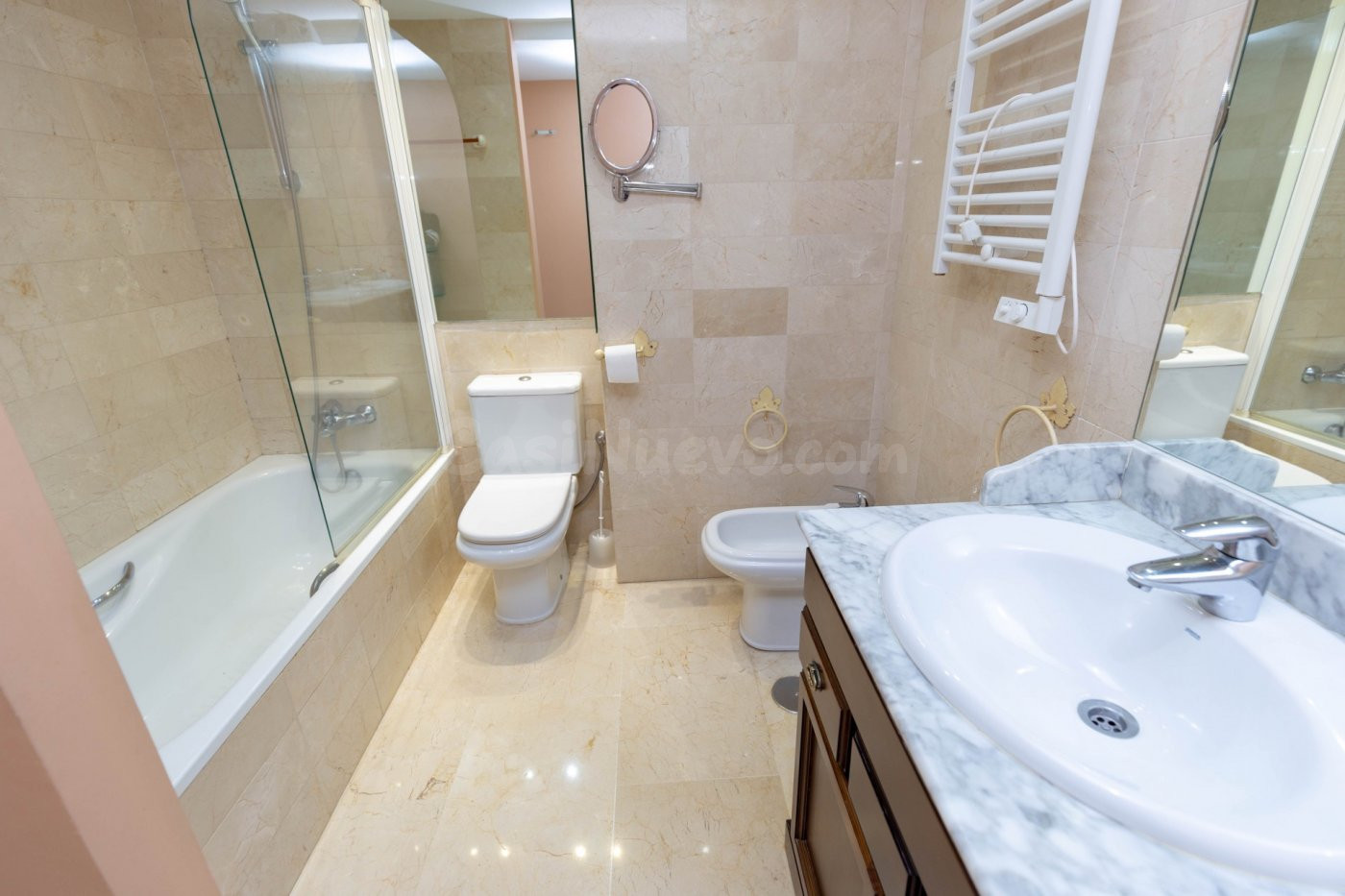 Espectacular apartamento en la primera linea de la playa en  - foto 4