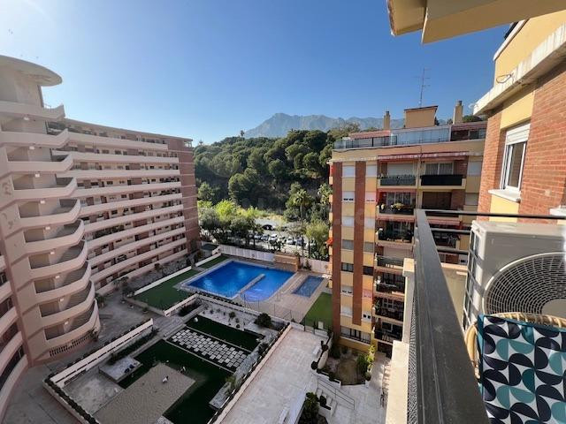 Piso de dos dormitorios a estrenar en Marbella centro con vi - foto 2