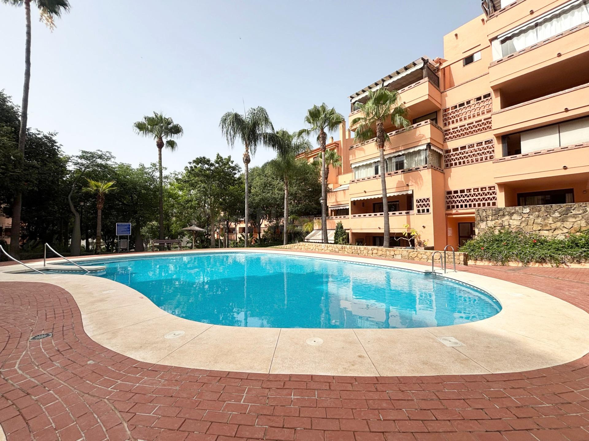 Bonito apartamiento ultima planta en Costa Nagueles III, Mil