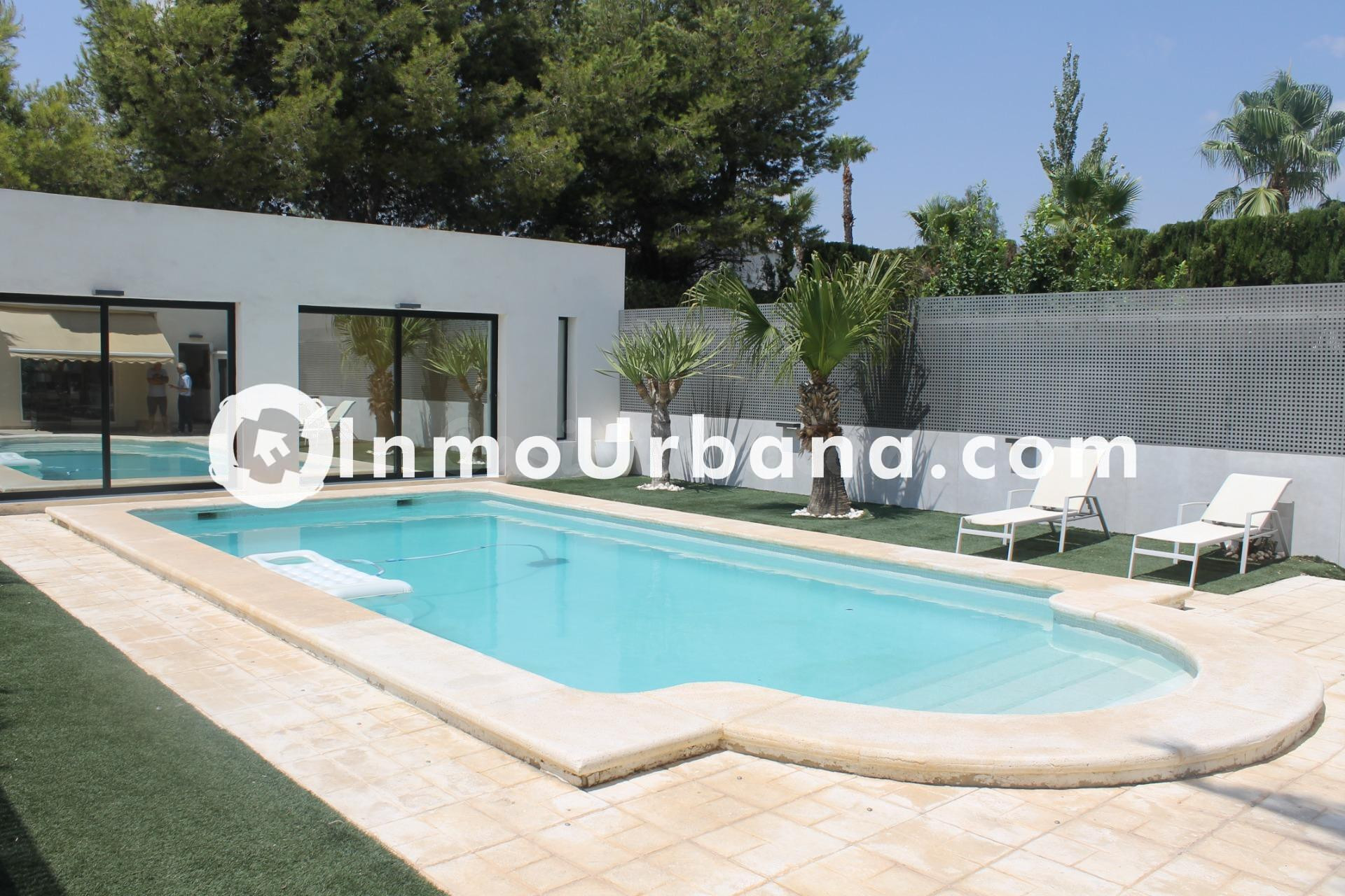 MAGNIFICO CHALET JUNTO AL CAMPO DE ALENDA GOLF