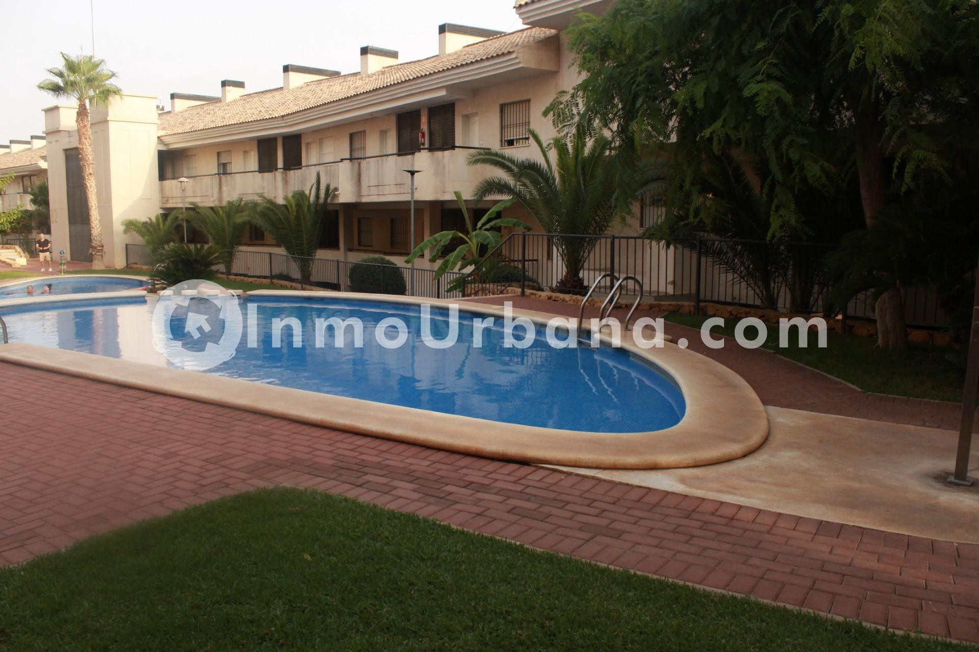 APARTAMENTO CON TERRAZA DOS HAB. URBANIZACION CON PISCINA