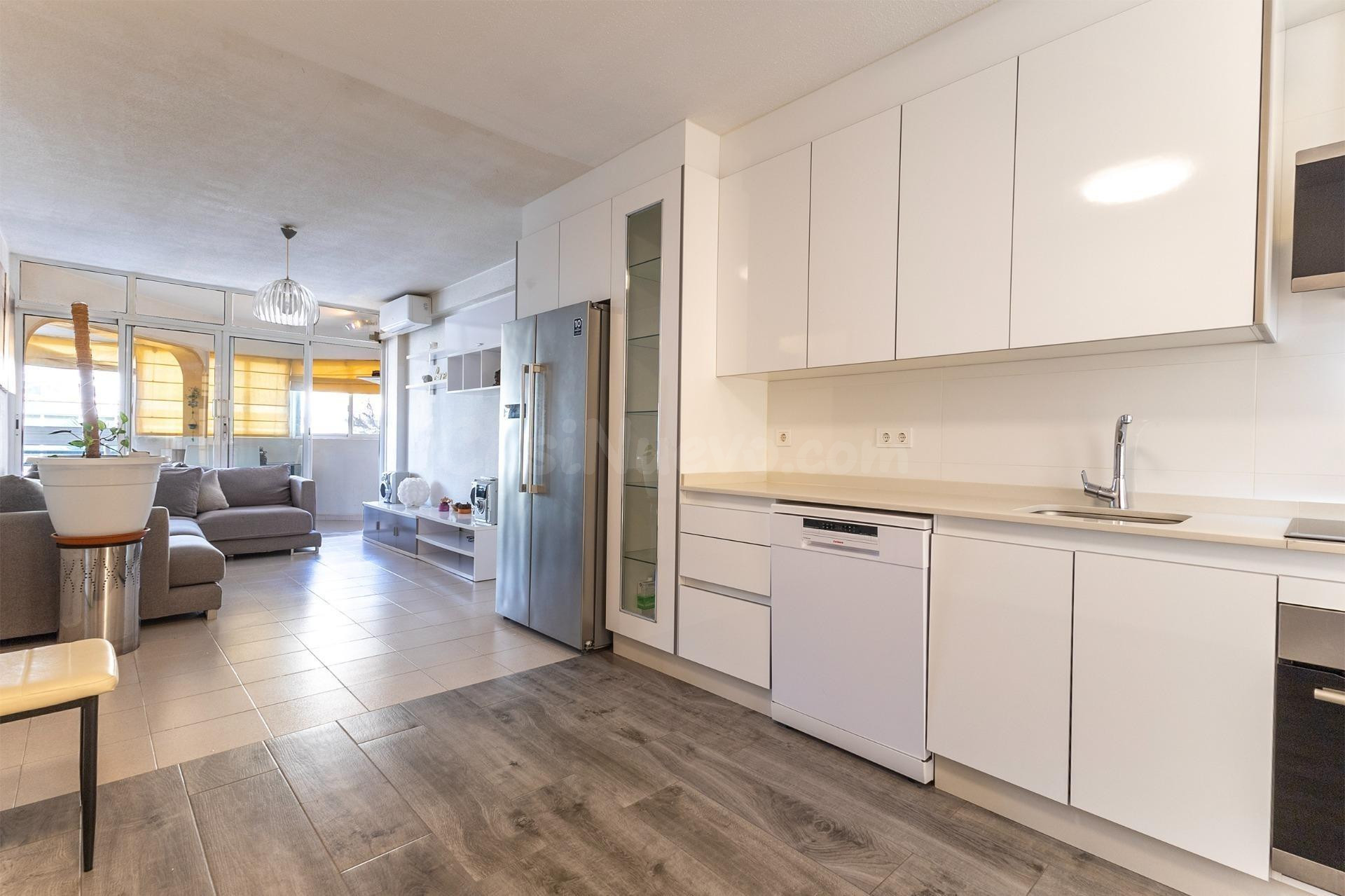 Apartamento en La Veleta, Torrevieja: ubicación privilegiada junto al mar