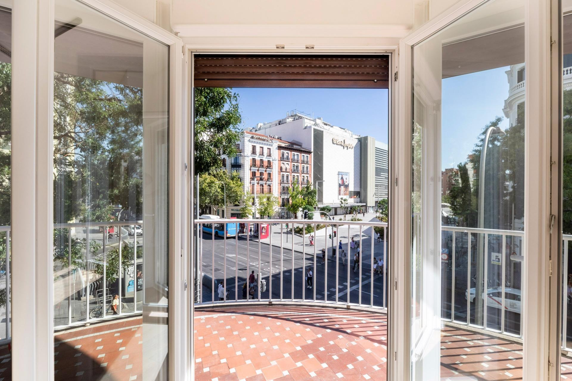 Piso en alquiler en Avenida Felipe II con dos terrazas.