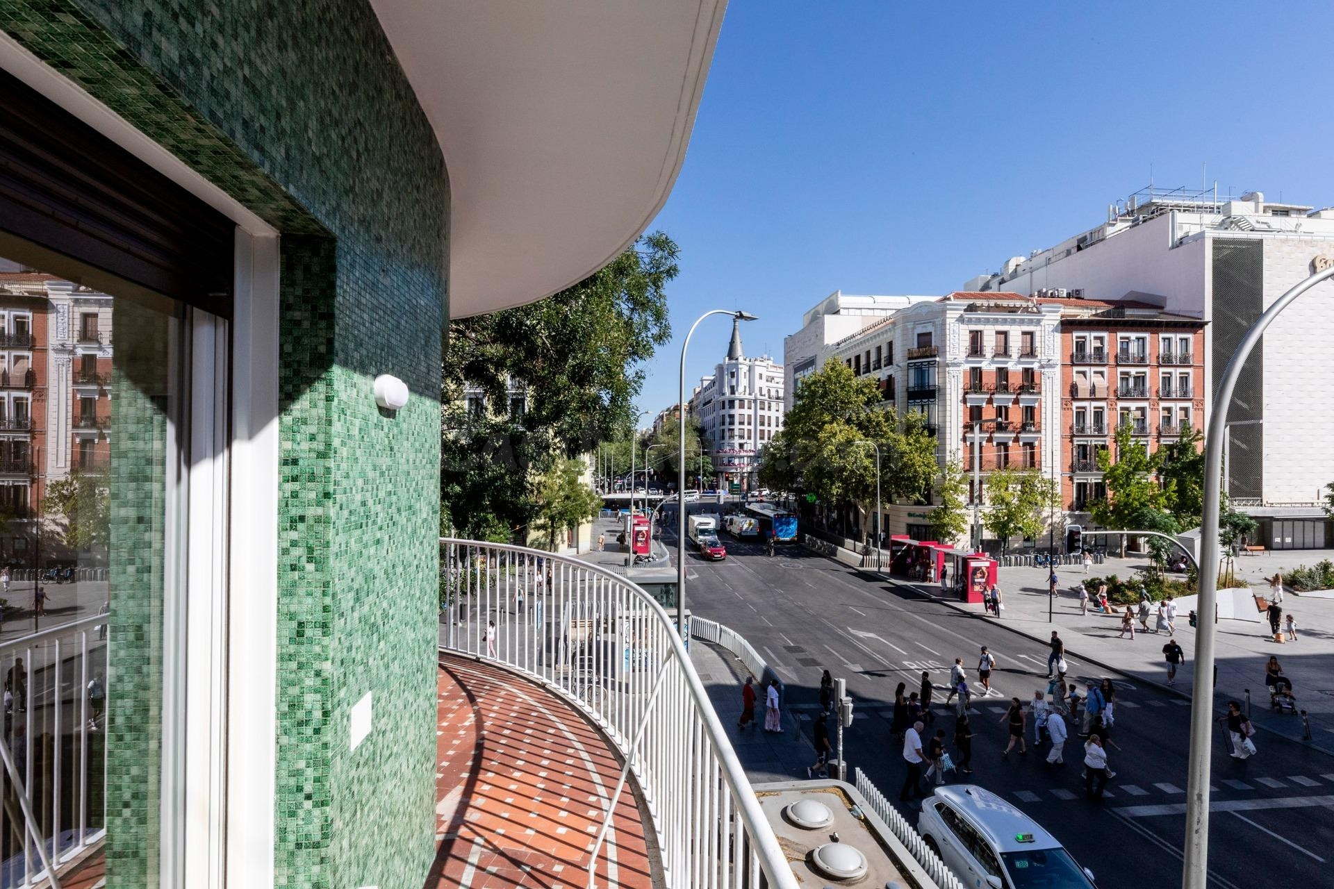Piso en alquiler en Avenida Felipe II con dos terrazas. - foto 5