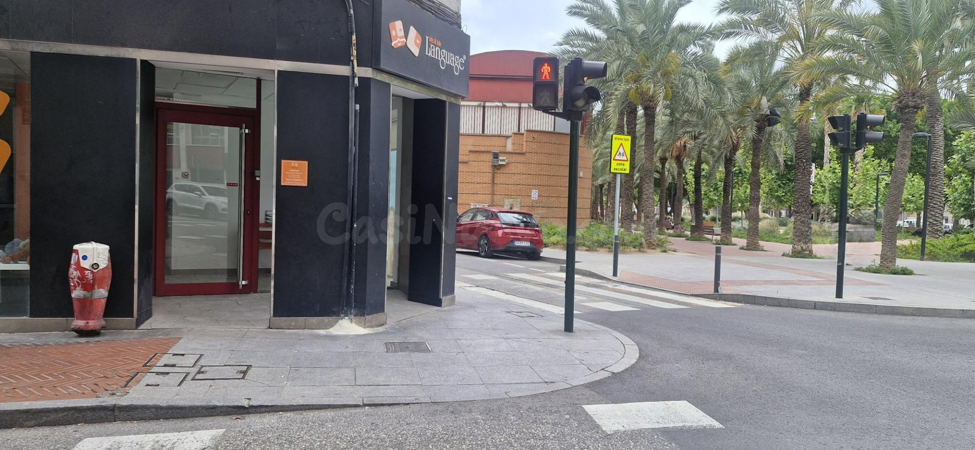 LOCAL COMERCIAL ESQUINA EN CENTRO
