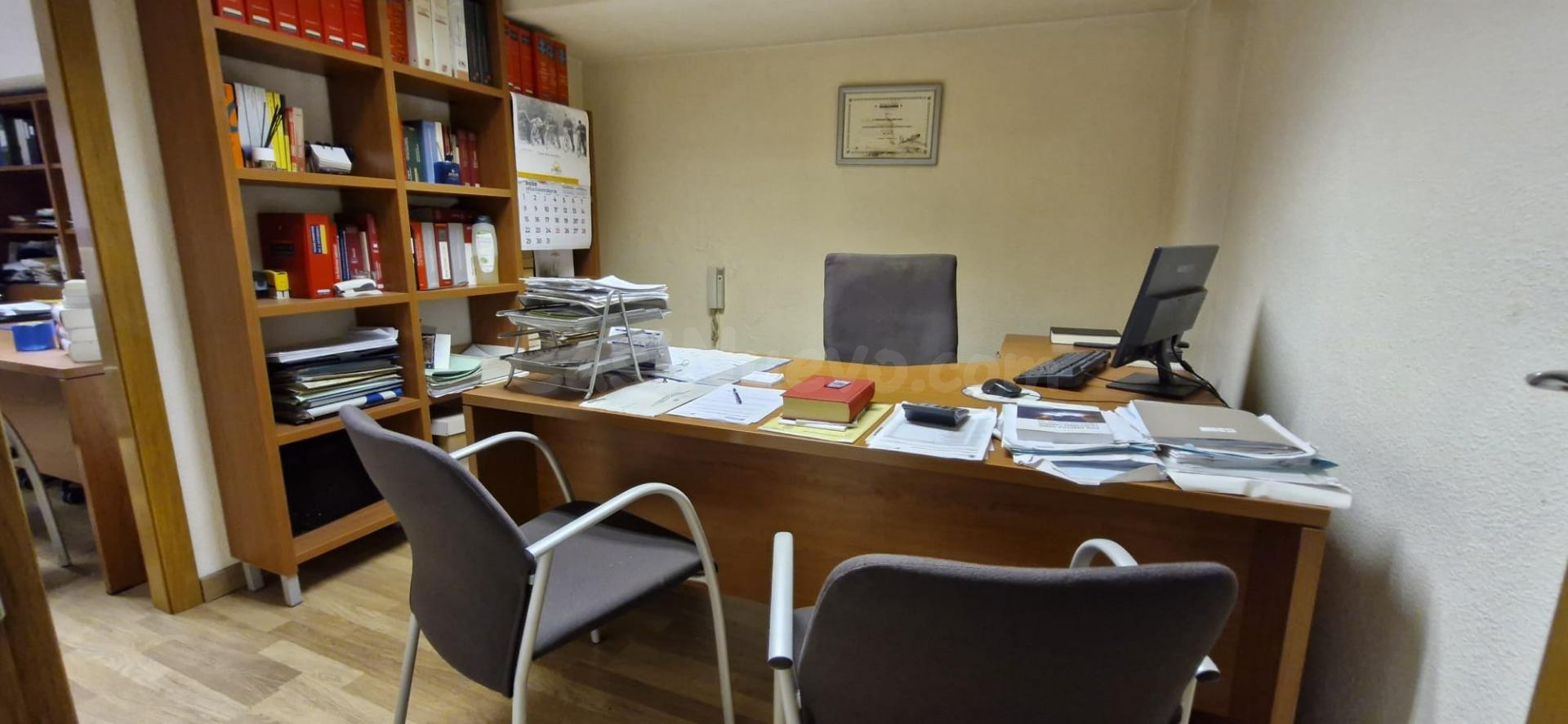 ALQUILER DE OFICINA EN CENTRO - foto 4