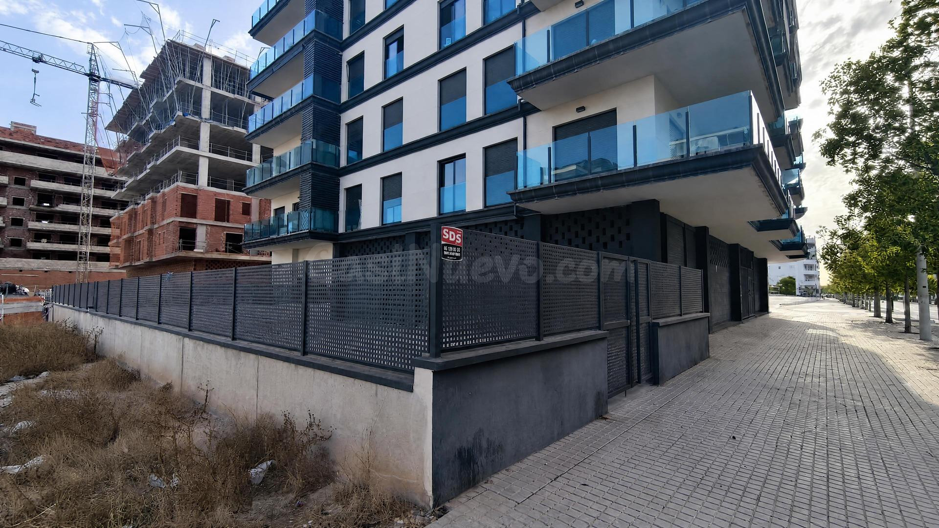 ALQUILER DE LOCAL CON TERRAZA EN HUERTO TRAVALON - foto 3