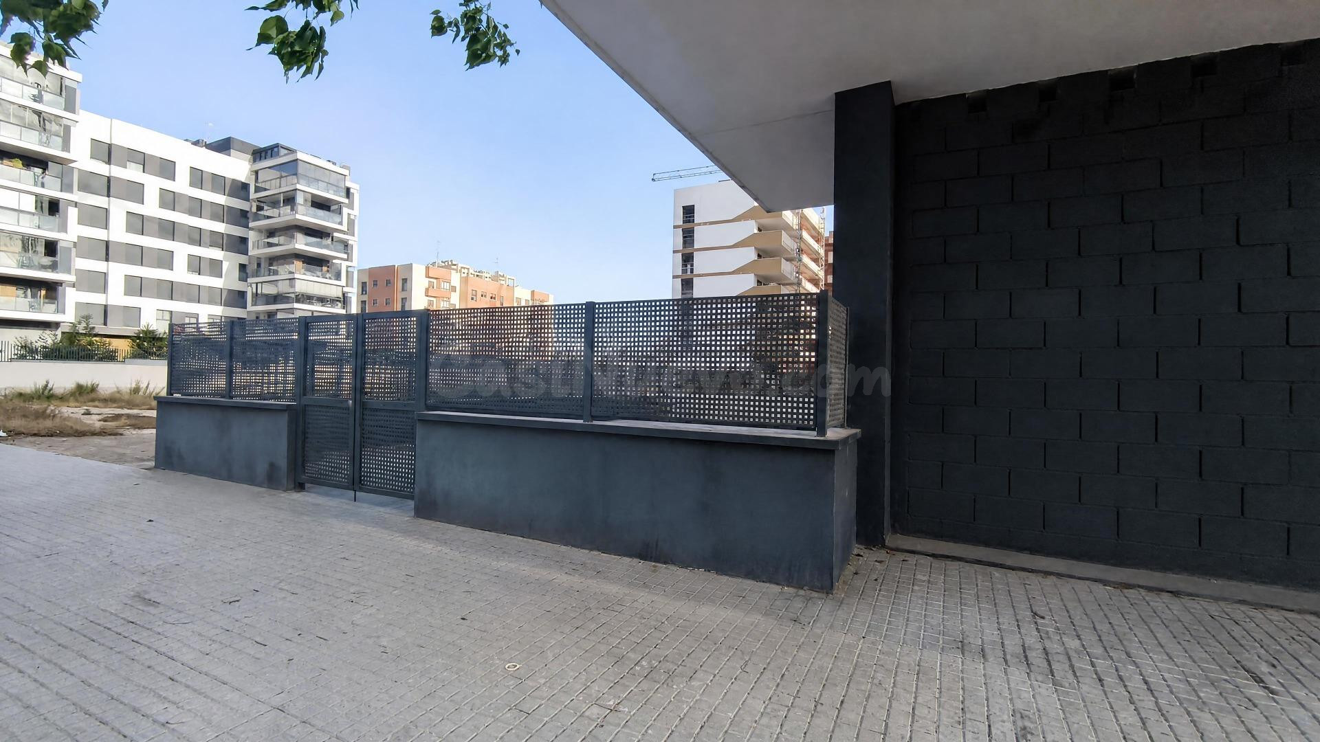 ALQUILER DE LOCAL CON TERRAZA EN HUERTO TRAVALON - foto 4