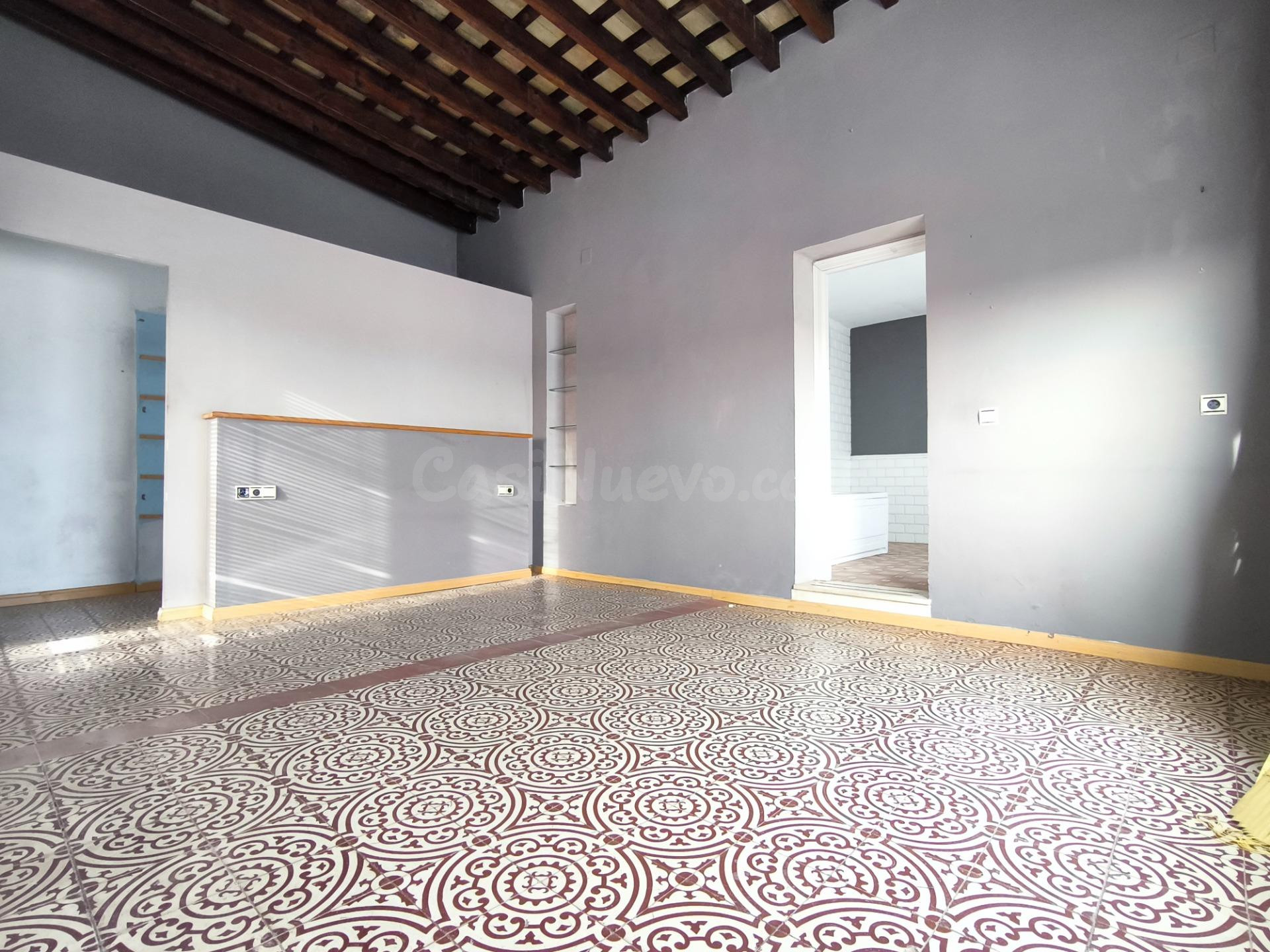 Casa de pueblo de 177 m2 con carácter en el centro de Ayamon - foto 2