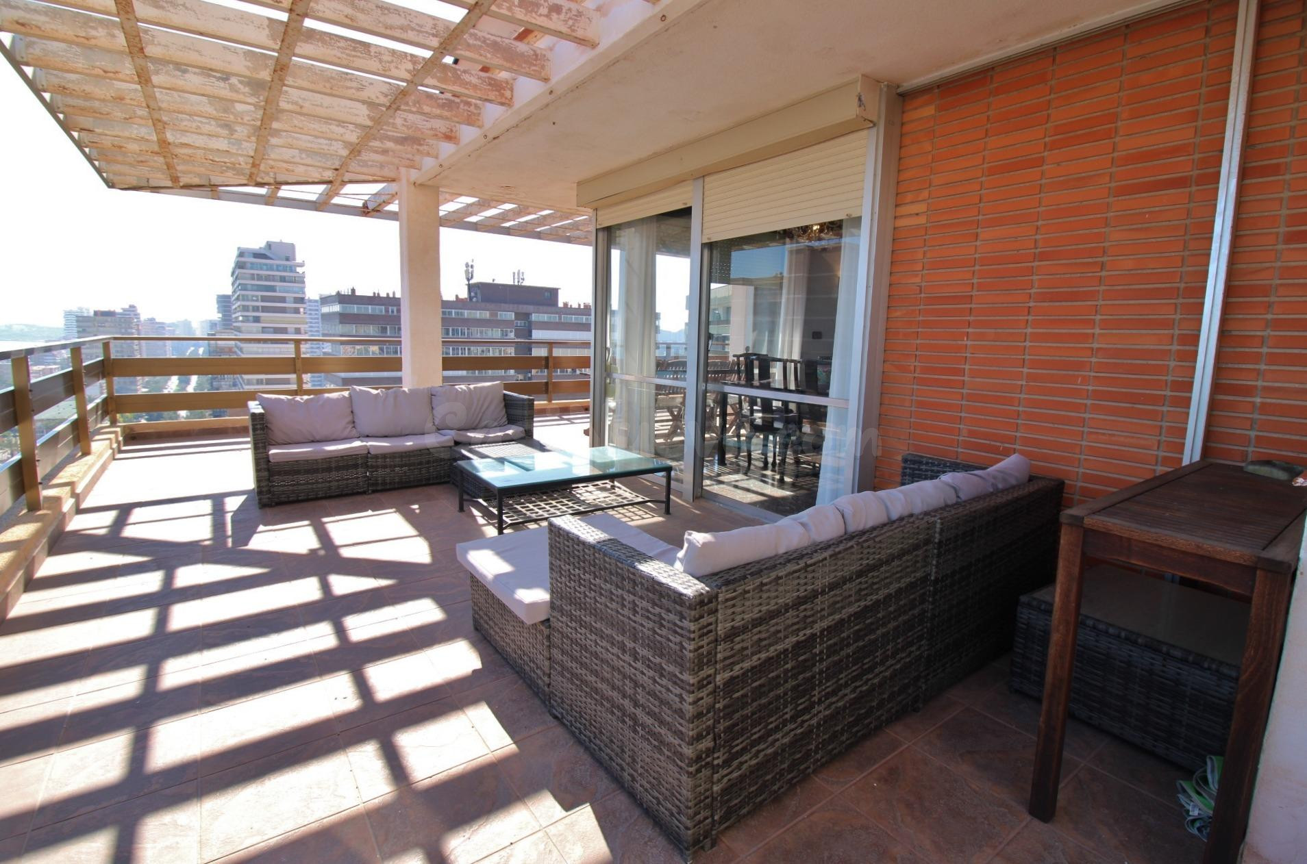 Exclusivo ático en Playa de San Juan – Lujo, amplitud y vist