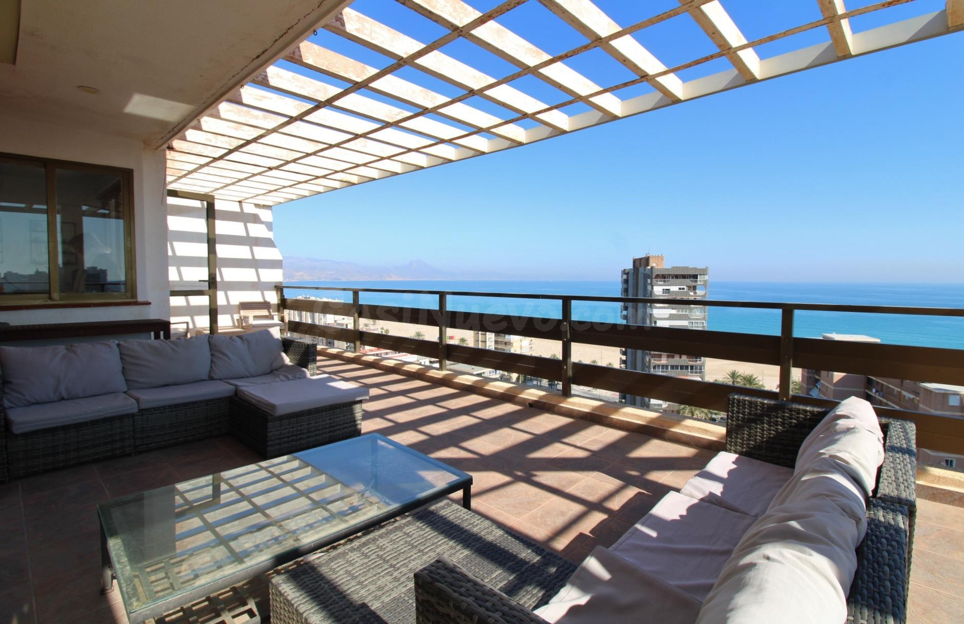 Exclusivo ático en Playa de San Juan – Lujo, amplitud y vist - foto 2
