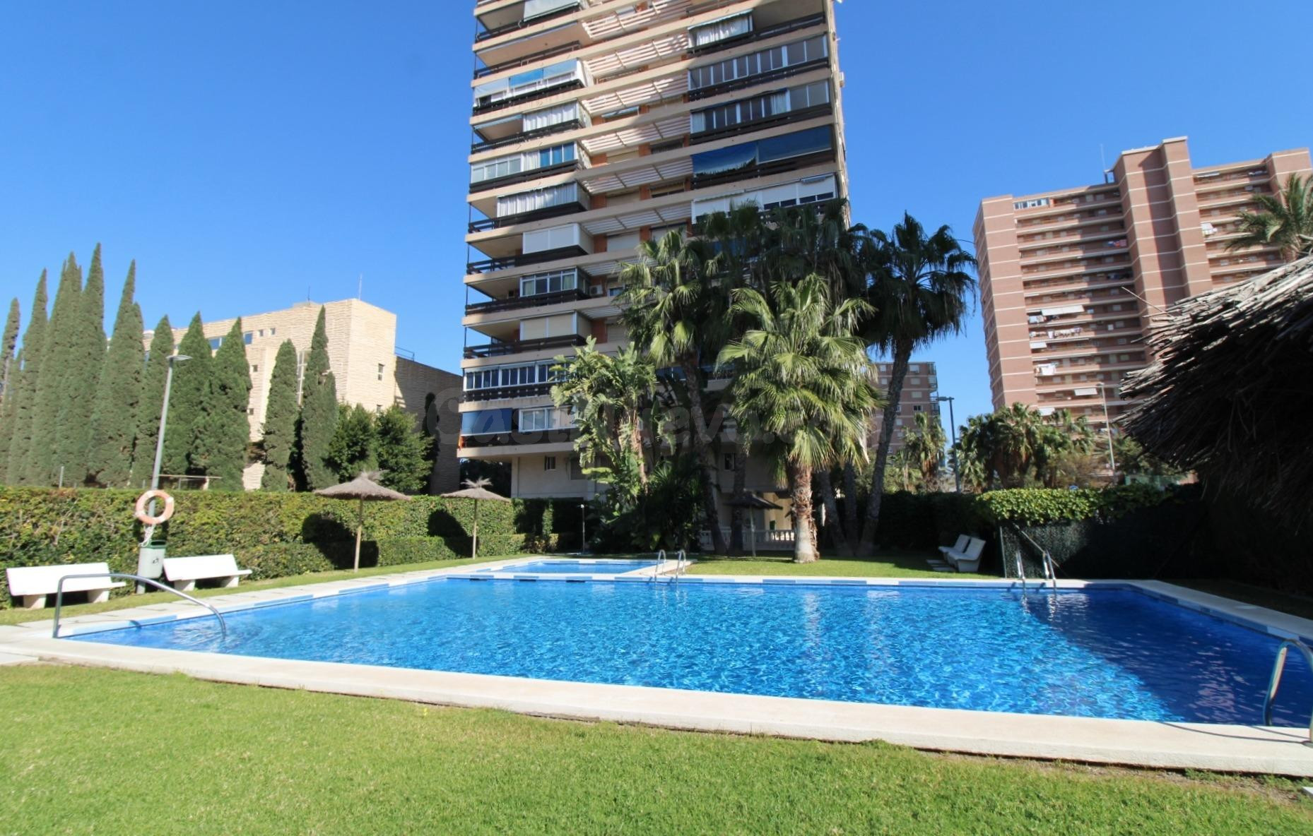 Exclusivo ático en Playa de San Juan – Lujo, amplitud y vist - foto 3