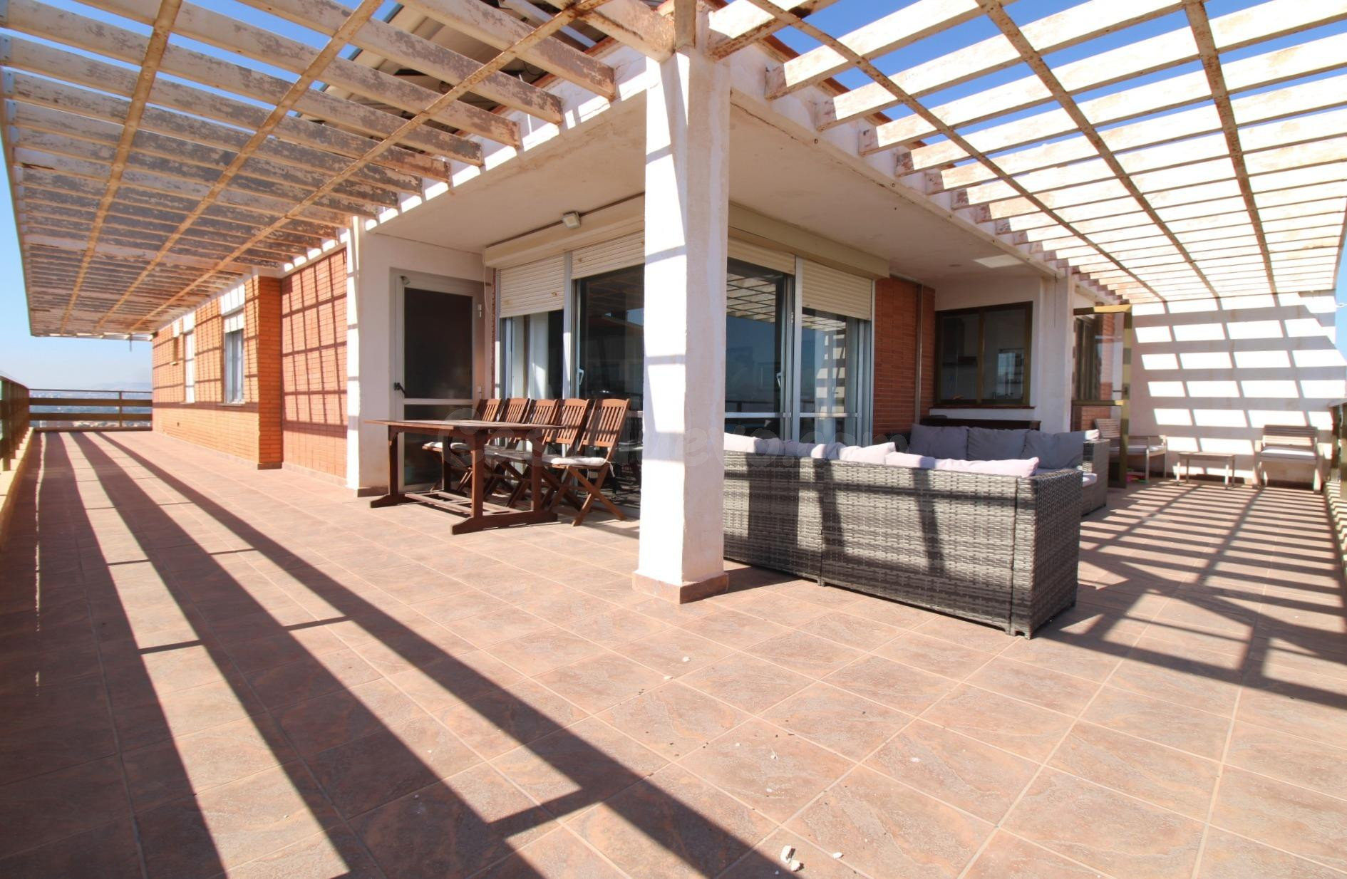Exclusivo ático en Playa de San Juan – Lujo, amplitud y vist - foto 4