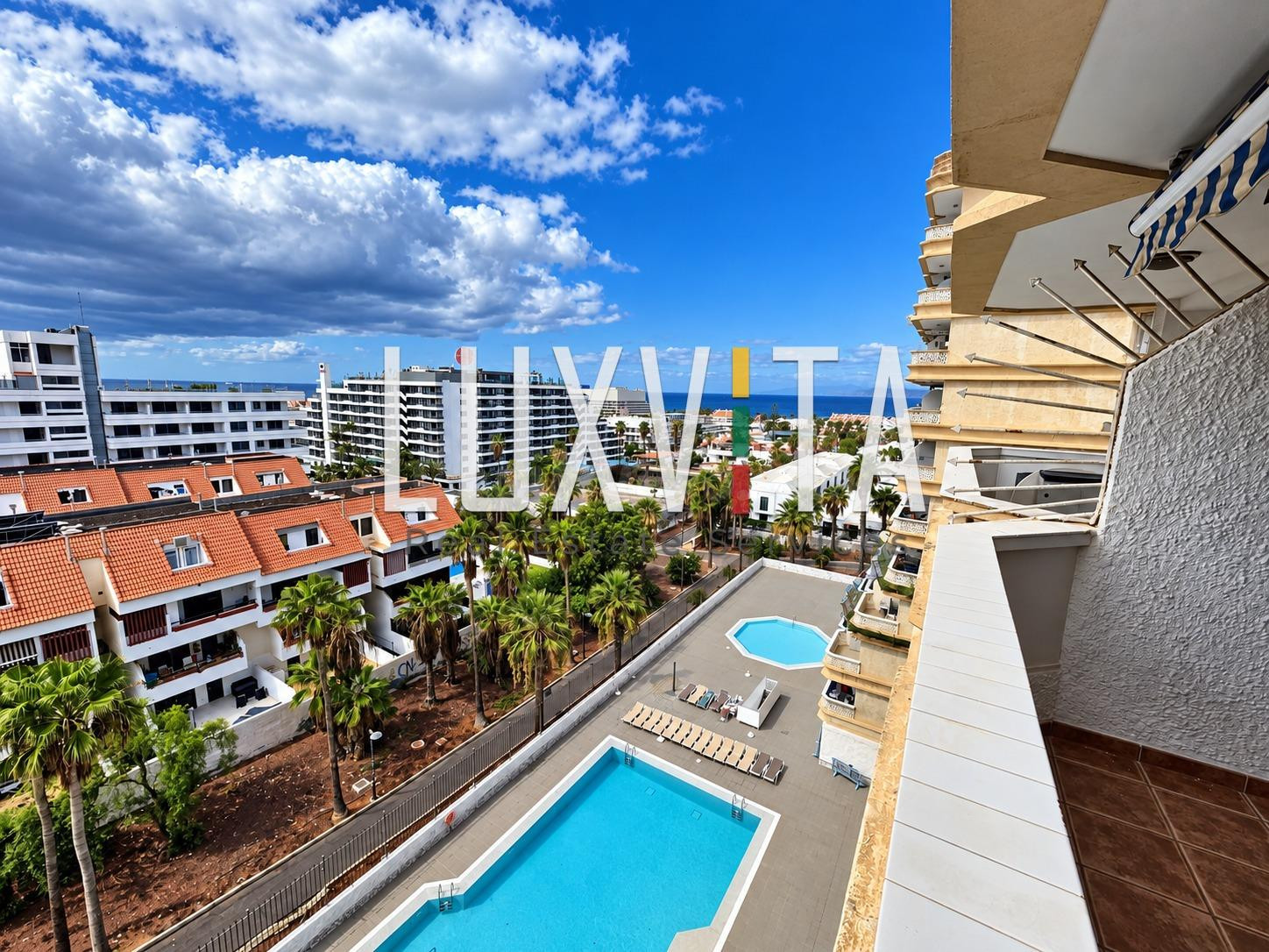 Apartamento reformado con vistas al mar en Playa de las Amér