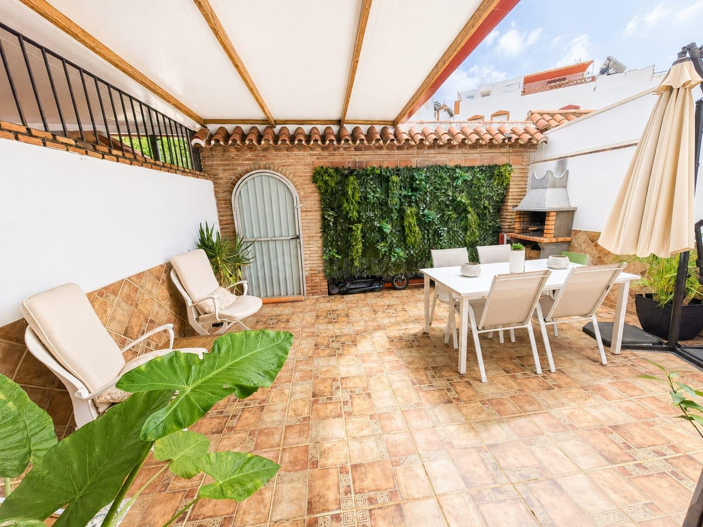 Villa en Urbanización Lindazol, Marbella — amplia parcela, l - foto 2
