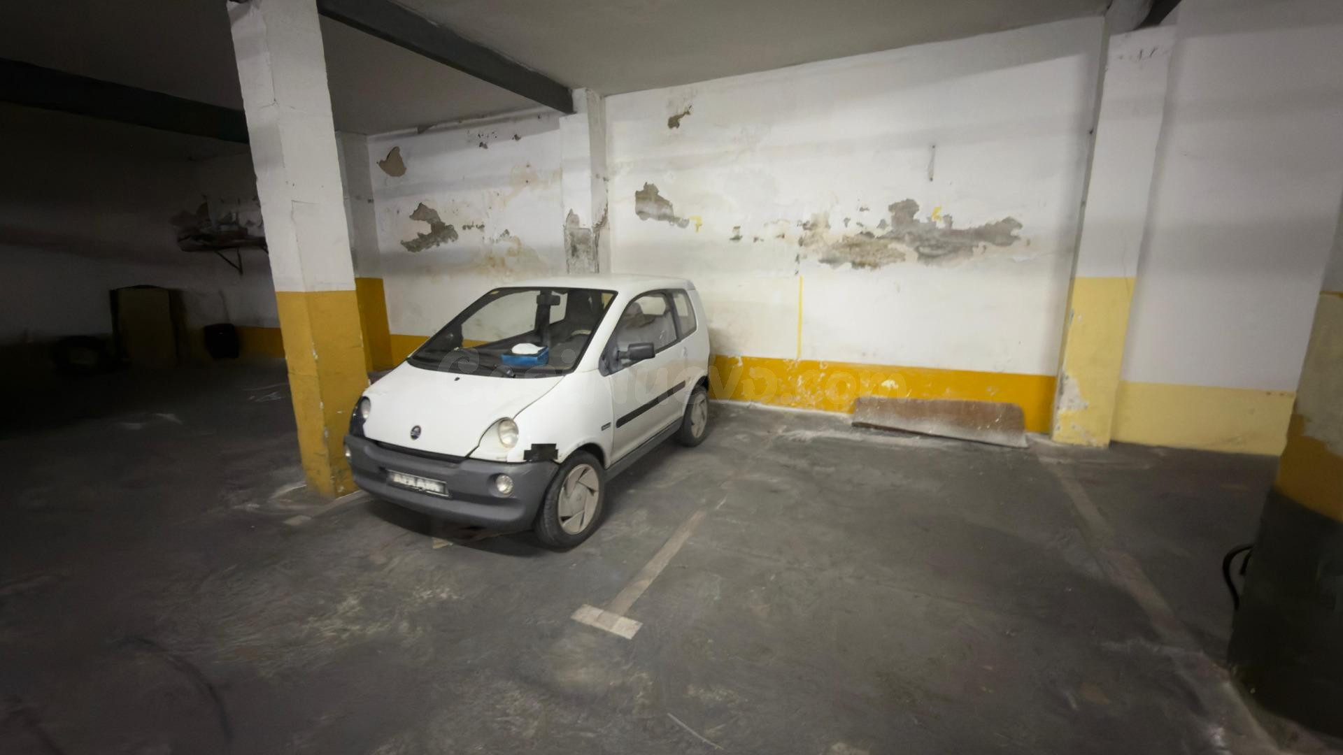 ¡Oportunidad Única! Plaza de Garaje en Avenida Alcoy - foto 2