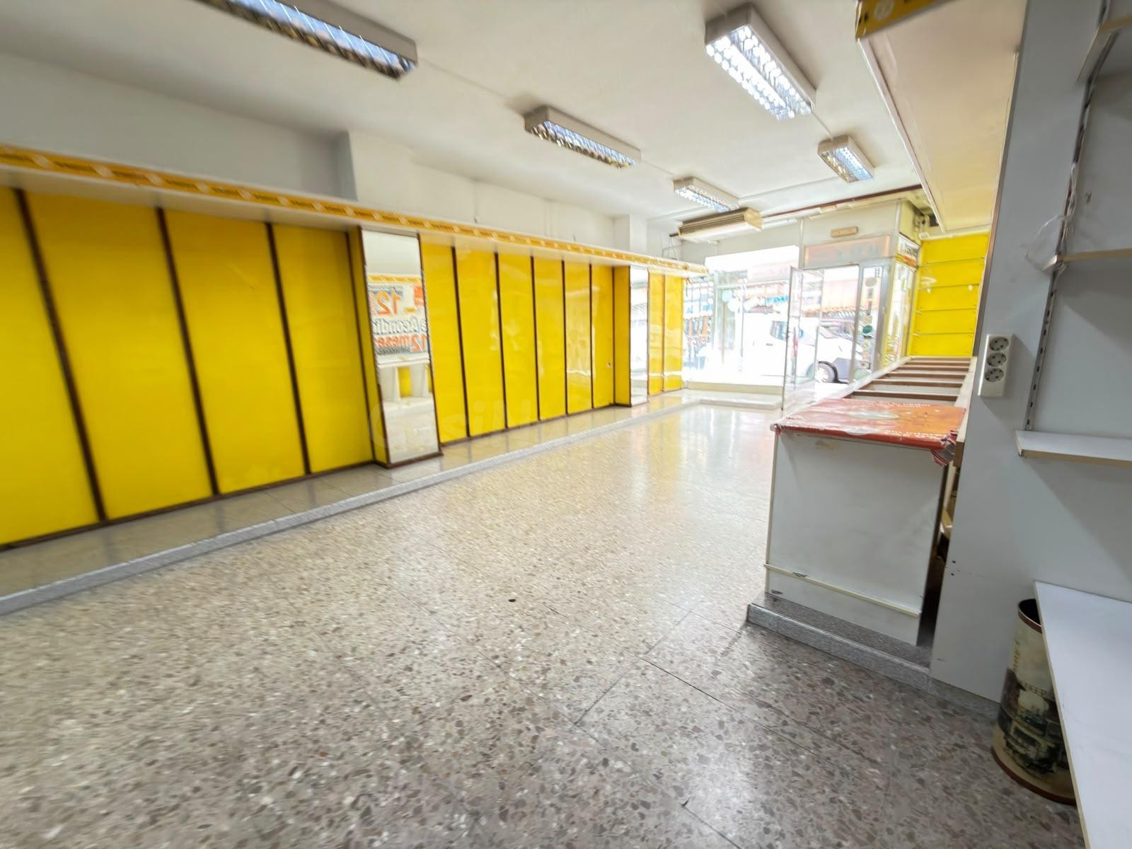 Local de 340 m2 en Pablo Iglesias, junto al centro de salud. - foto 3