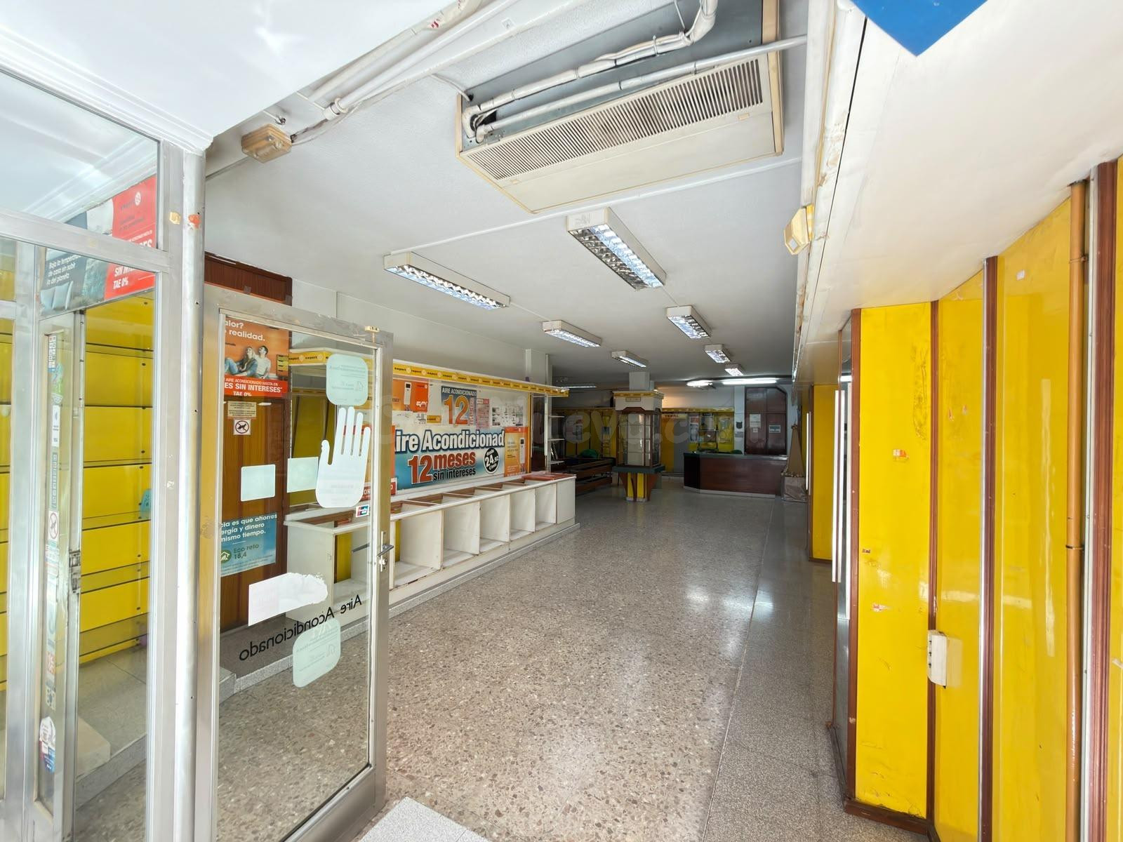 Local de 340 m2 en Pablo Iglesias, junto al centro de salud. - foto 4