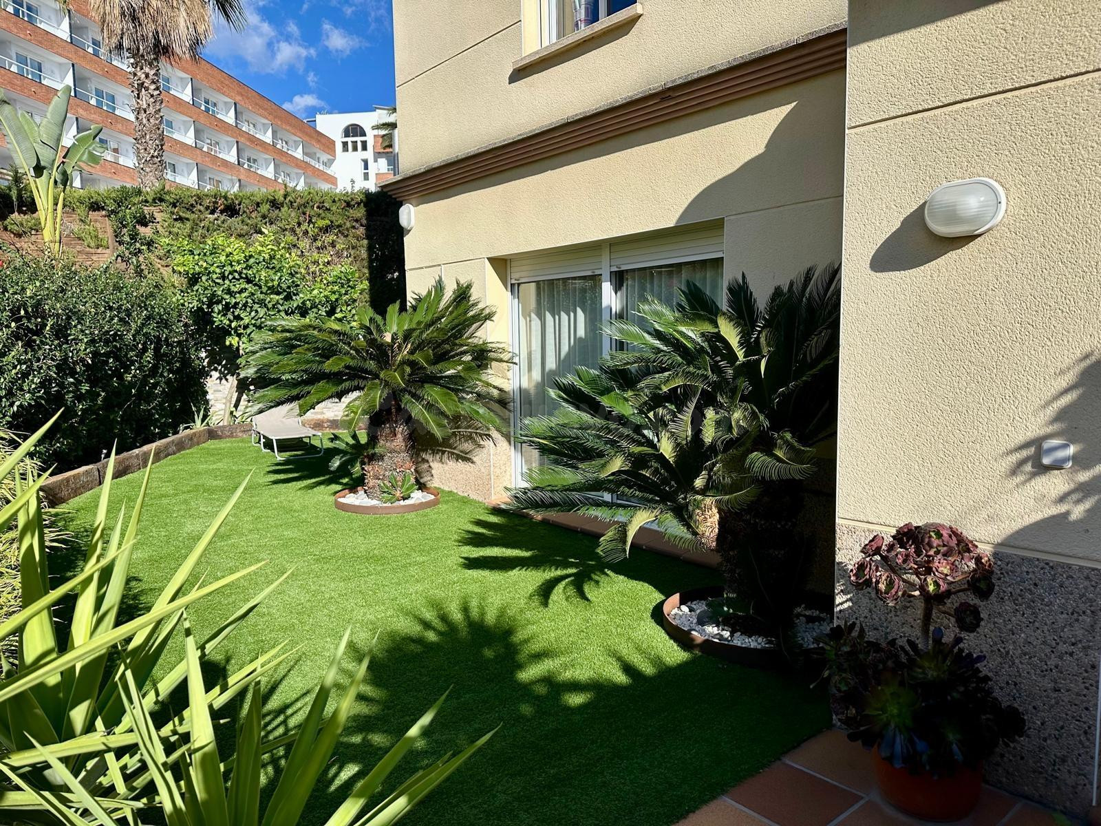 Casa Unifamiliar Adosada con piscina comunitaria en Fenals, 