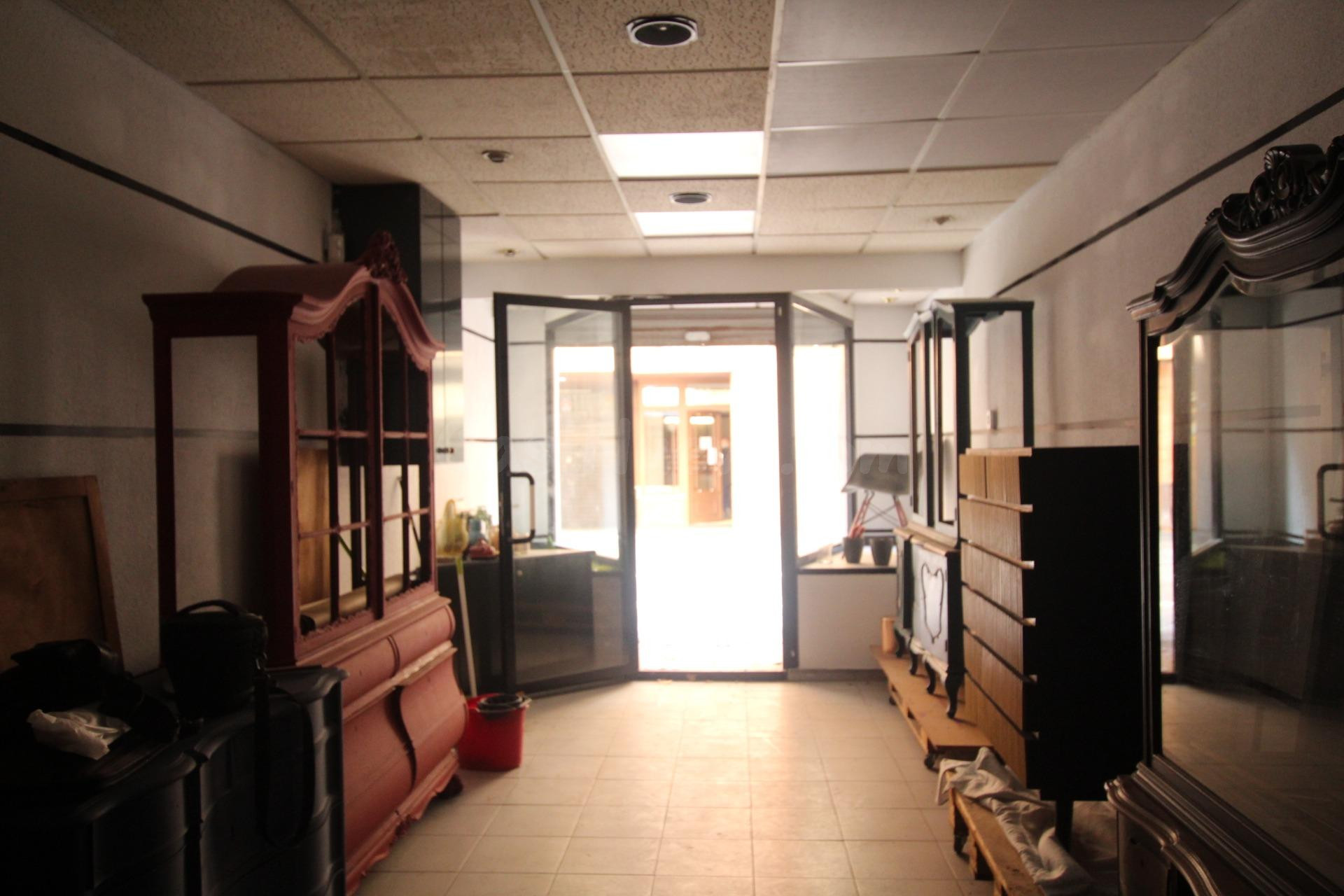 Amplio Local Comercial en el Vibrante Barrio de Camp de l’Ar