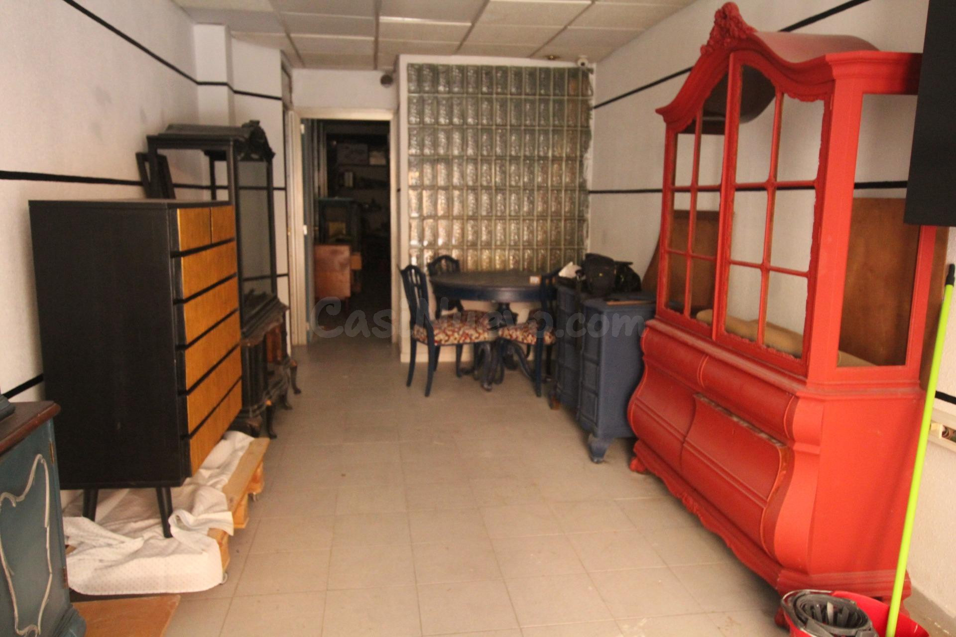 Amplio Local Comercial en el Vibrante Barrio de Camp de l’Ar - foto 4