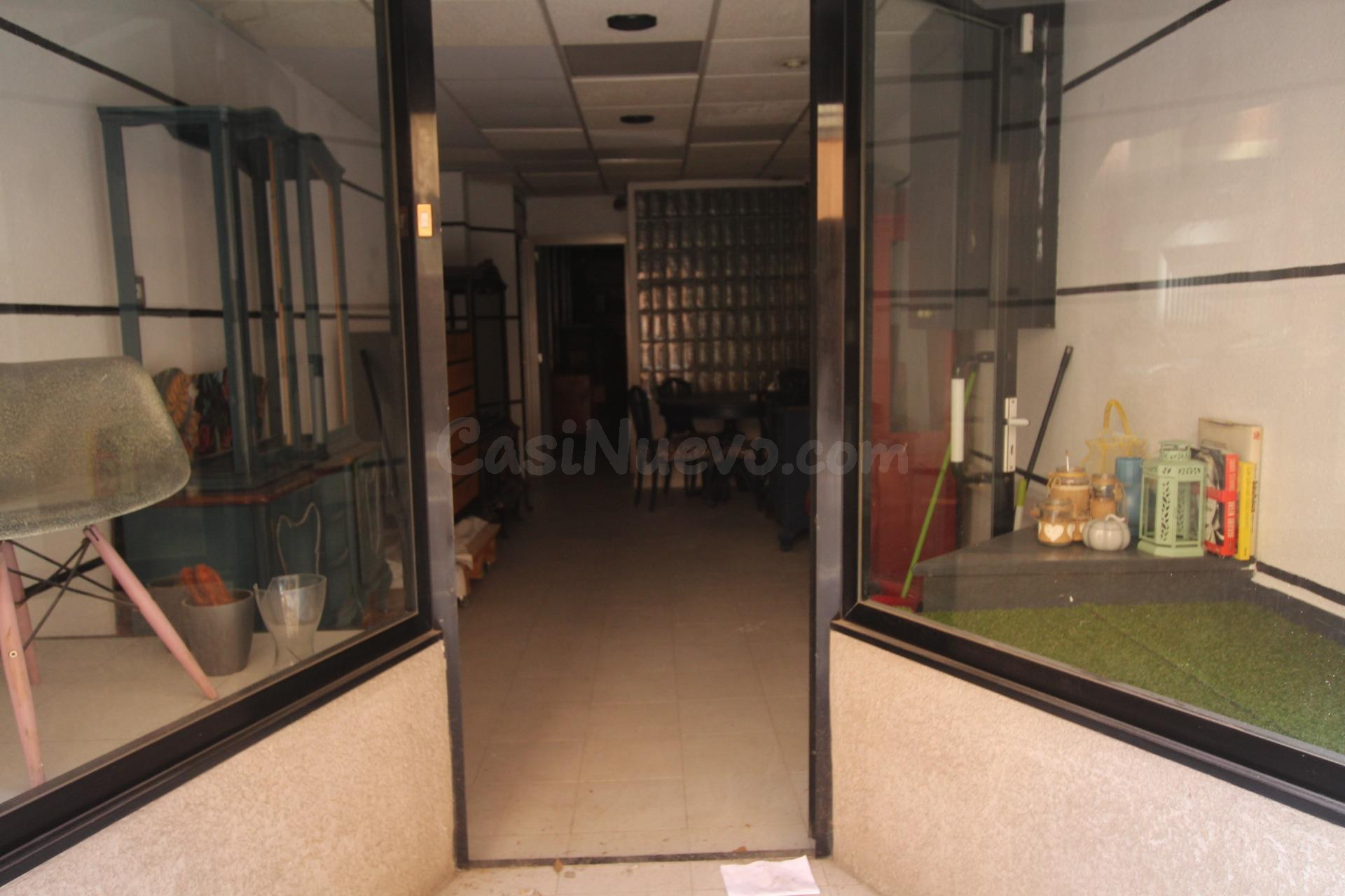 Amplio Local Comercial en el Vibrante Barrio de Camp de l’Ar - foto 5