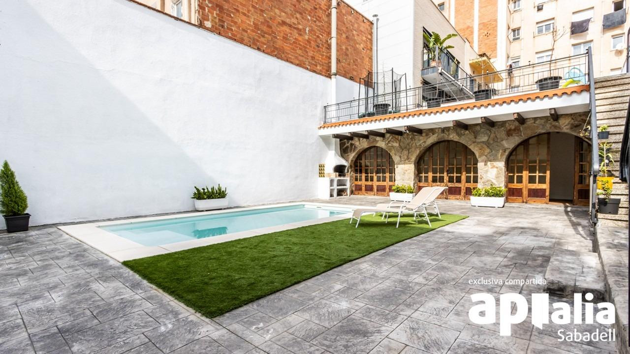 Espectacular casa unifamiliar reformada en  Eixample - Sabad