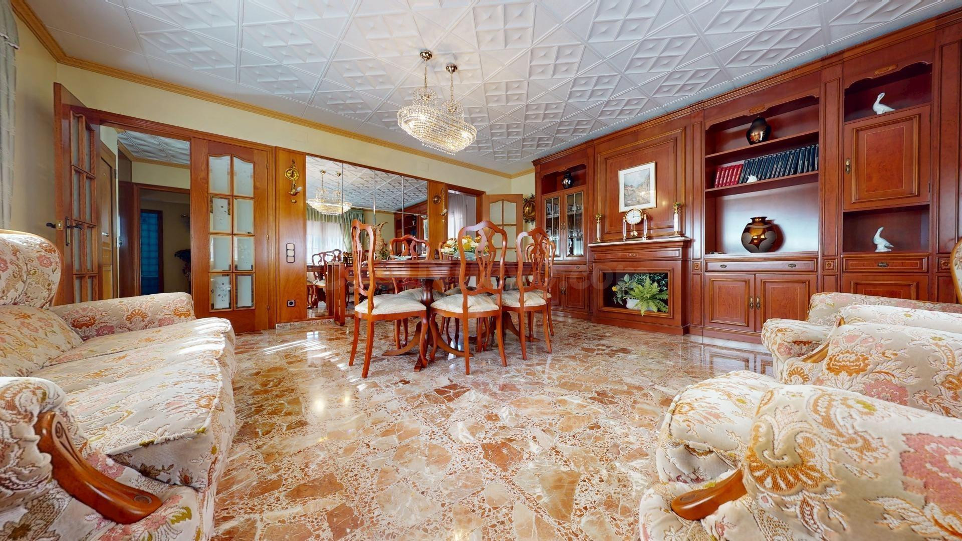 Exclusiva vivienda de unifamiliar de 248m2 en Zona Alta de V - foto 3
