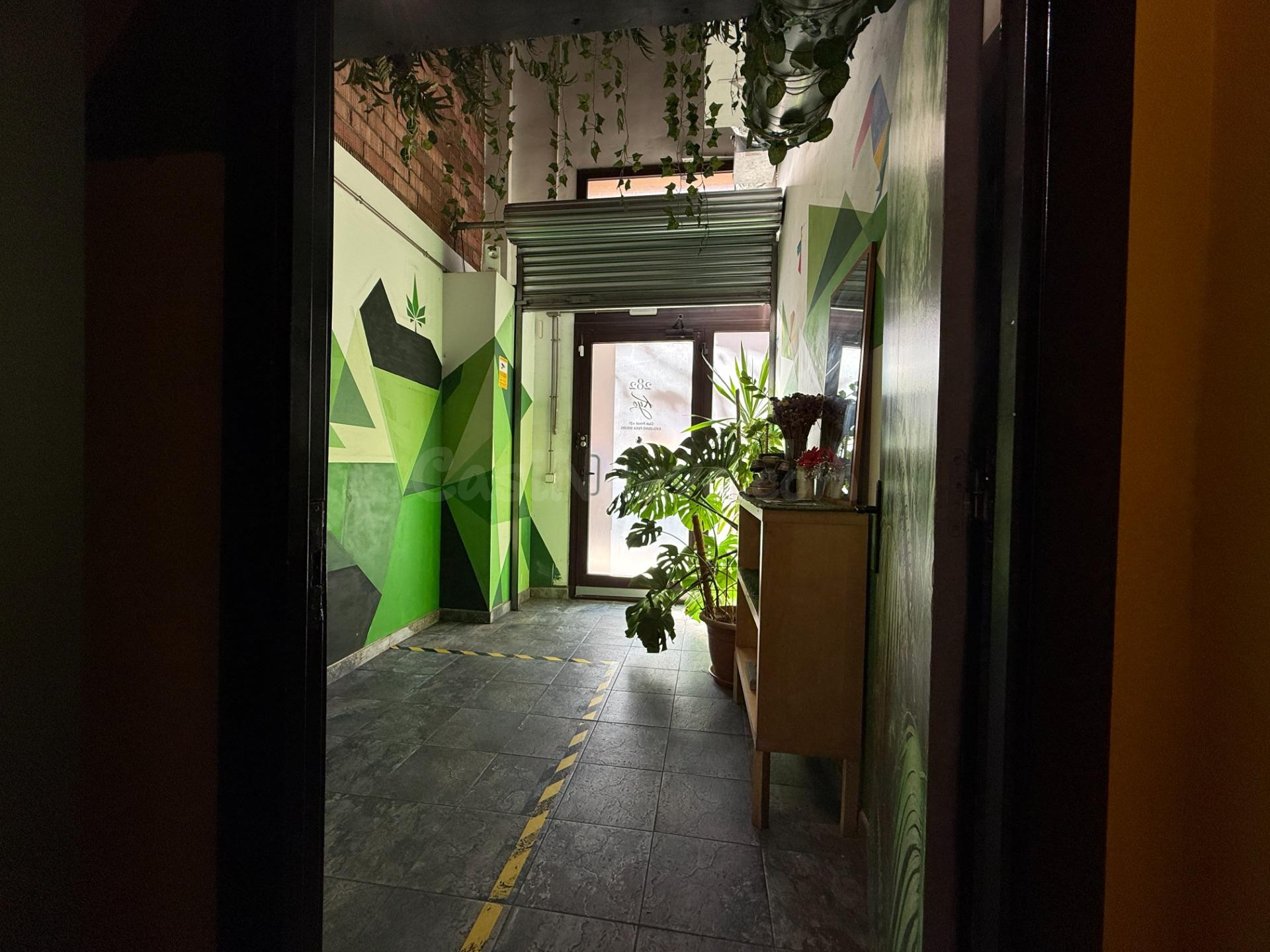 Oportunidad de Inversión: Local comercial en Sagrada Familia - foto 3
