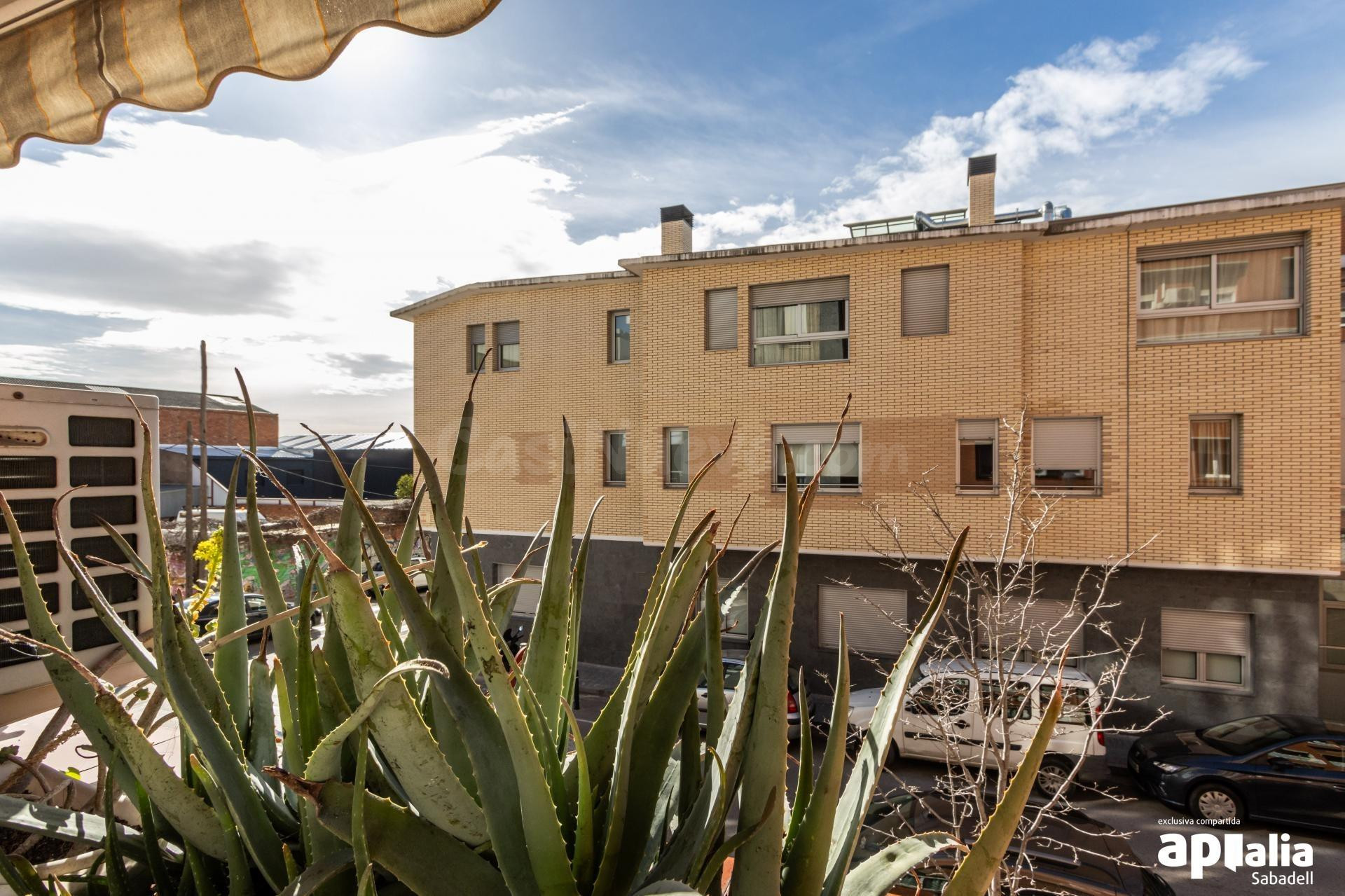 Amplio Dúplex Reformado en el Corazón de Sabadell - Eixample