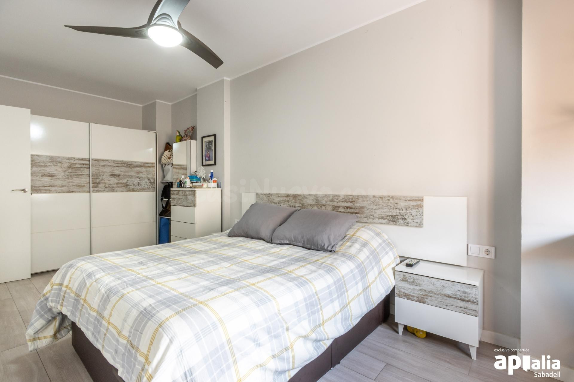 Amplio Dúplex Reformado en el Corazón de Sabadell - Eixample - foto 3