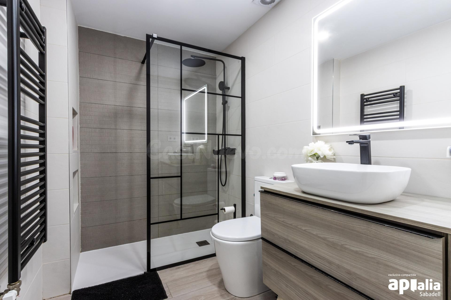 Amplio Dúplex Reformado en el Corazón de Sabadell - Eixample - foto 4