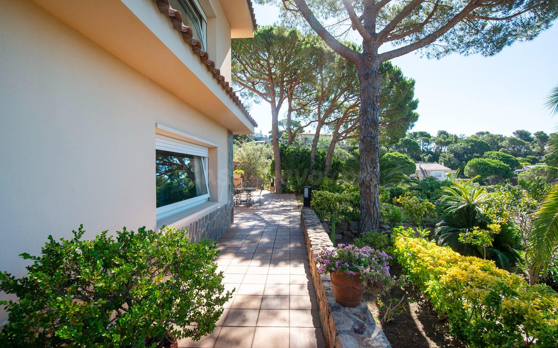 Exclusiva villa con piscina y vistas en la urbanización top  - foto 2