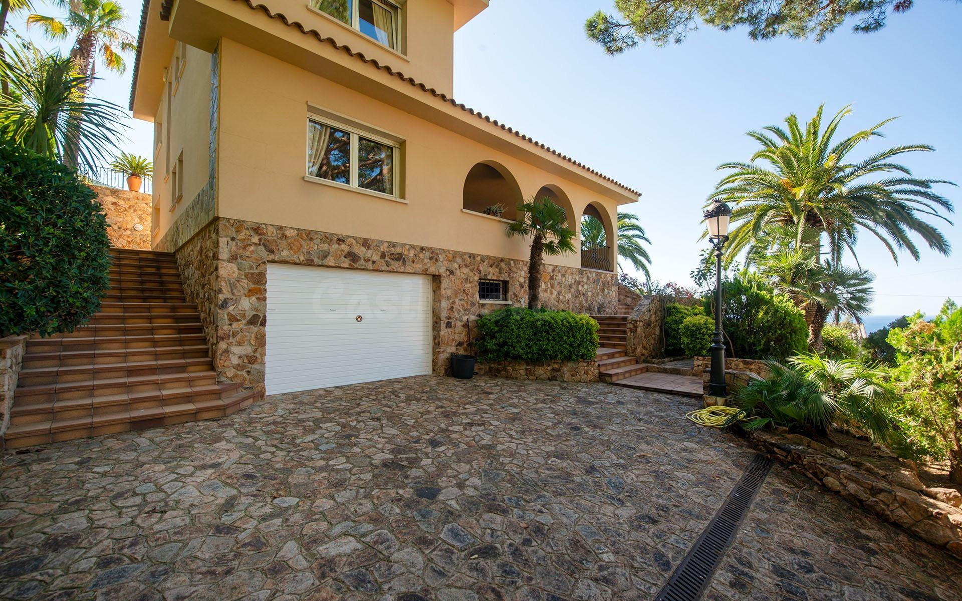 Exclusiva villa con piscina y vistas en la urbanización top  - foto 3
