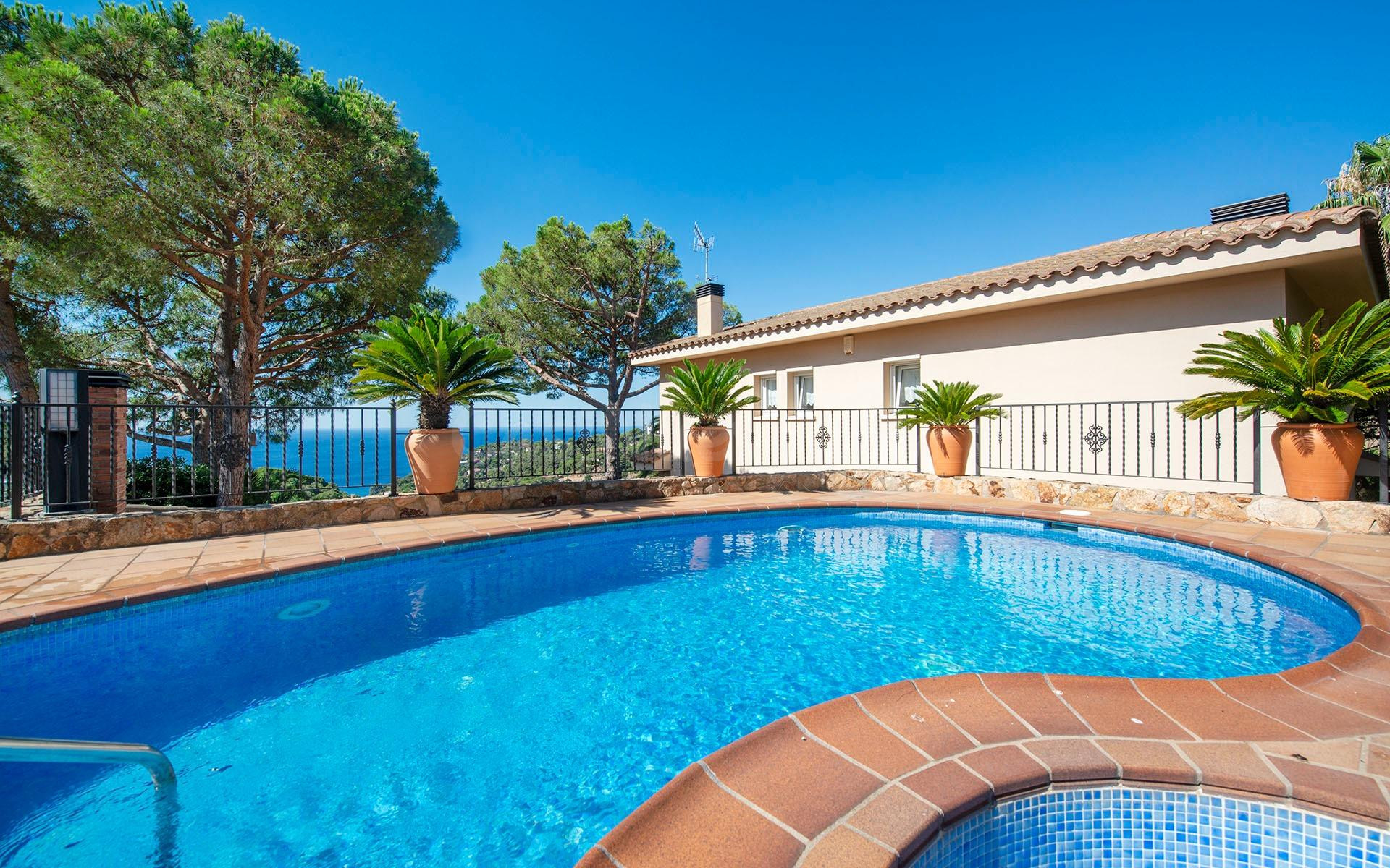 Exclusiva villa con piscina y vistas en la urbanización top  - foto 4