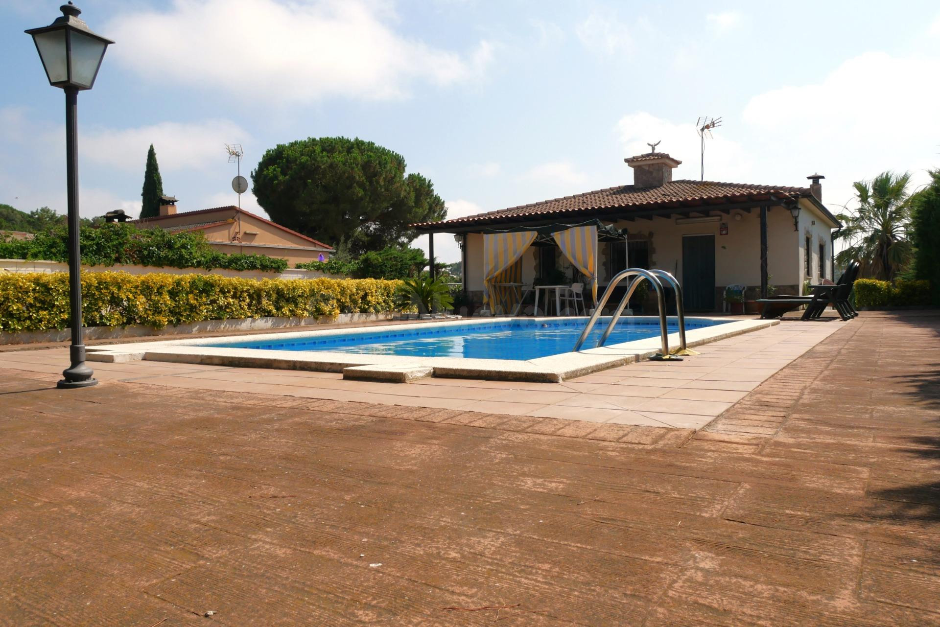 Encantadora casa con Piscina en Lloret Residencial por 299.0 - foto 2