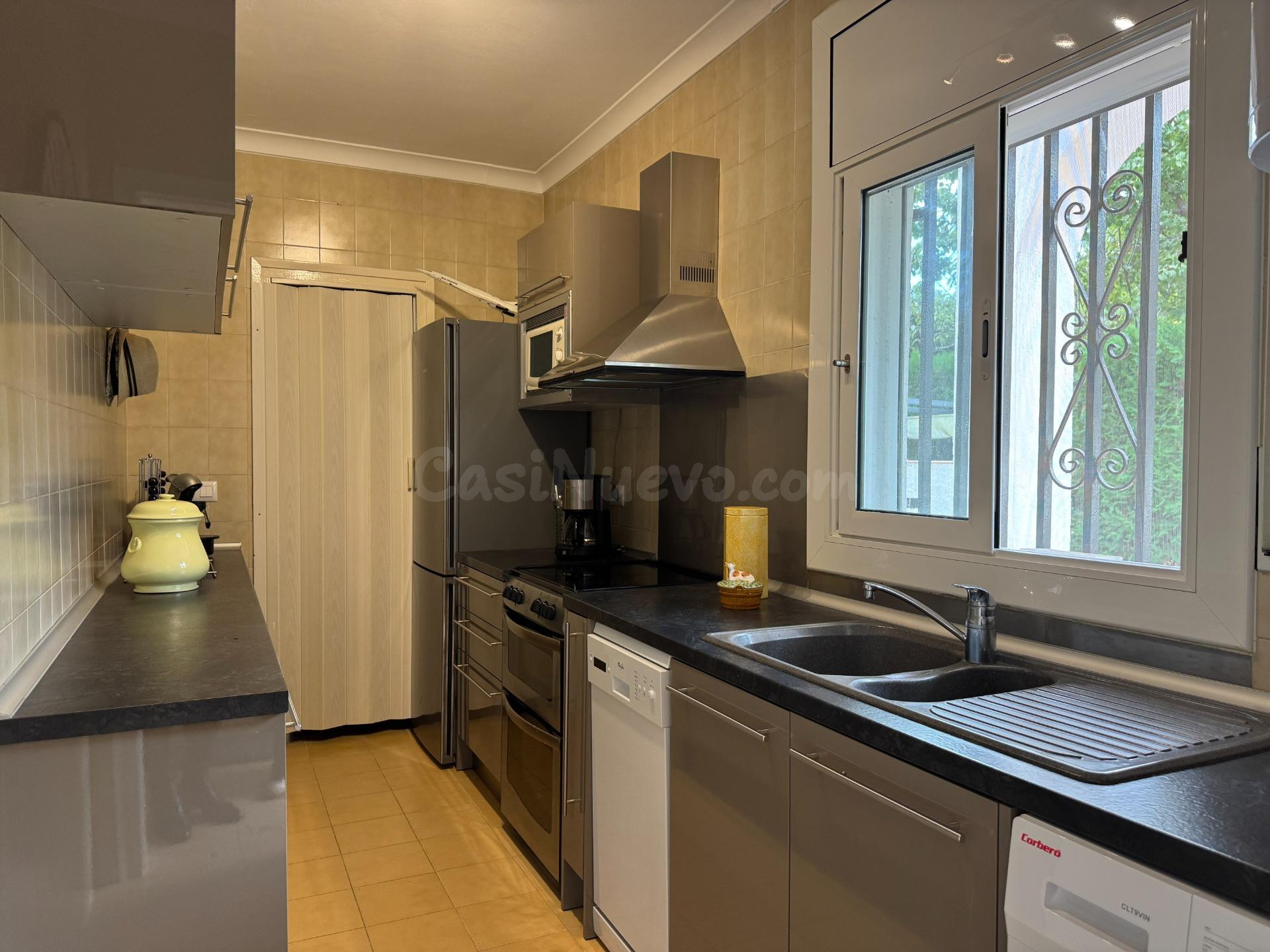 Encantadora casa de una sola planta con jardin, dos habitaci - foto 2