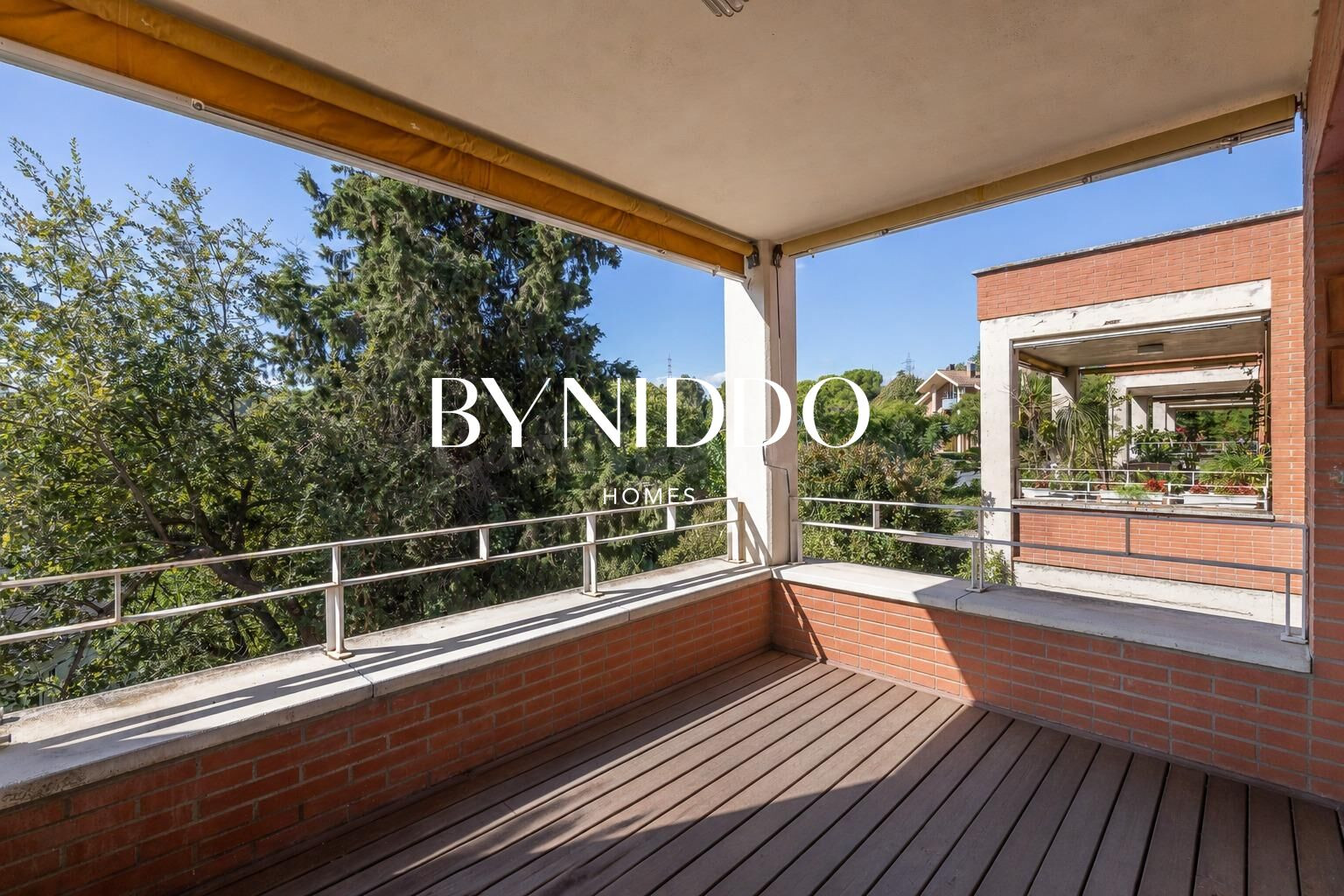 Luminoso piso de 4 habitaciones con terraza junto a la estac - foto 2